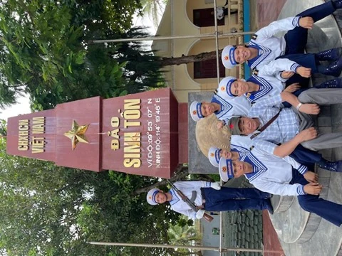 Trường Sa, bình yên và sóng ngầm...