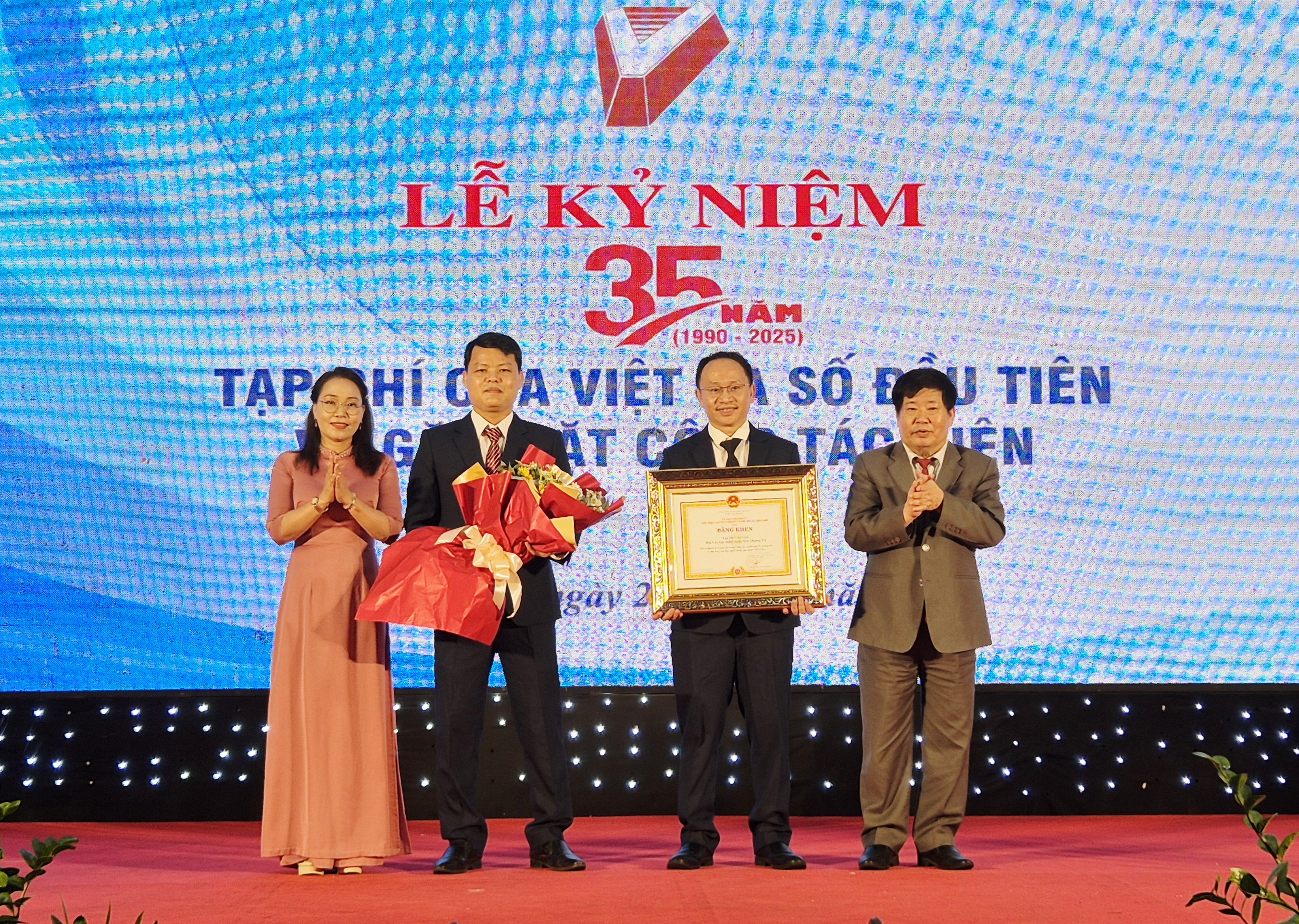 Kỷ niệm 35 năm Tạp chí Cửa Việt xuất bản số đầu tiên