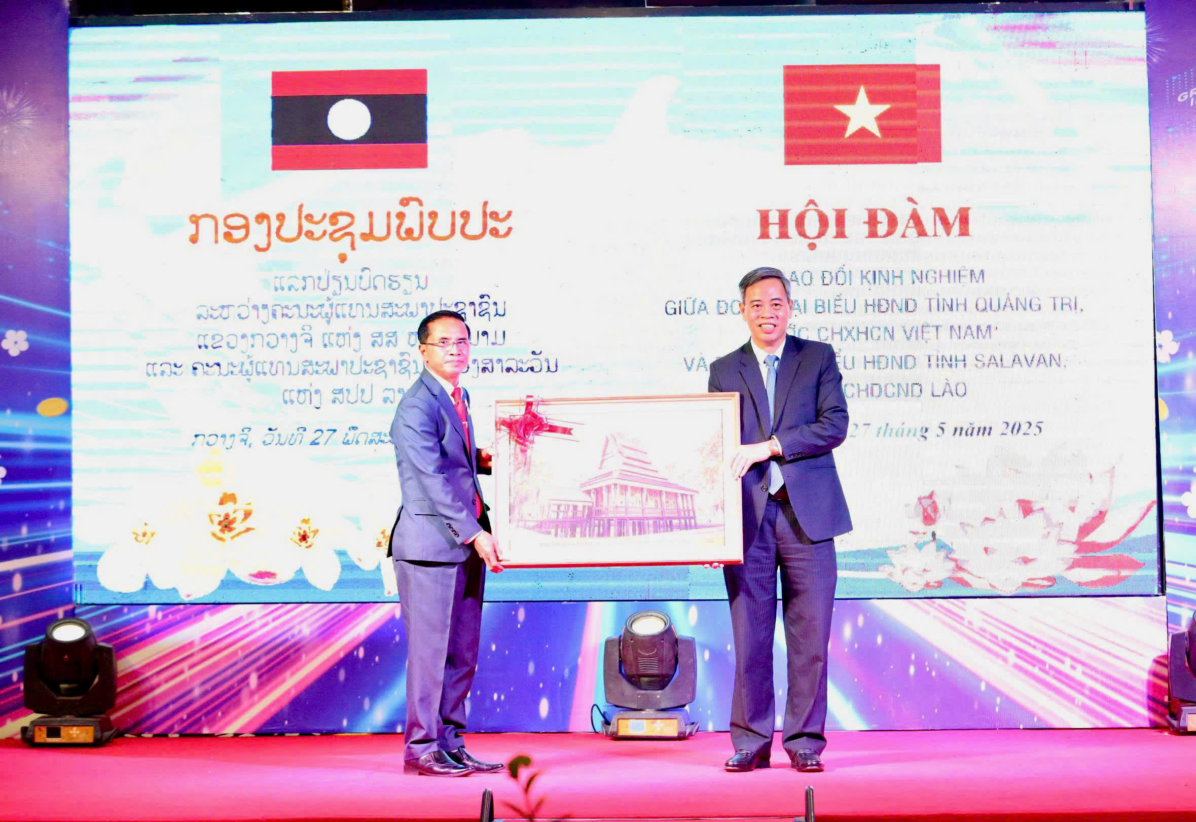 Hội đàm trao đổi kinh nghiệm giữa hai Đoàn đại biểu HĐND tỉnh Quảng Trị - tỉnh Salavan