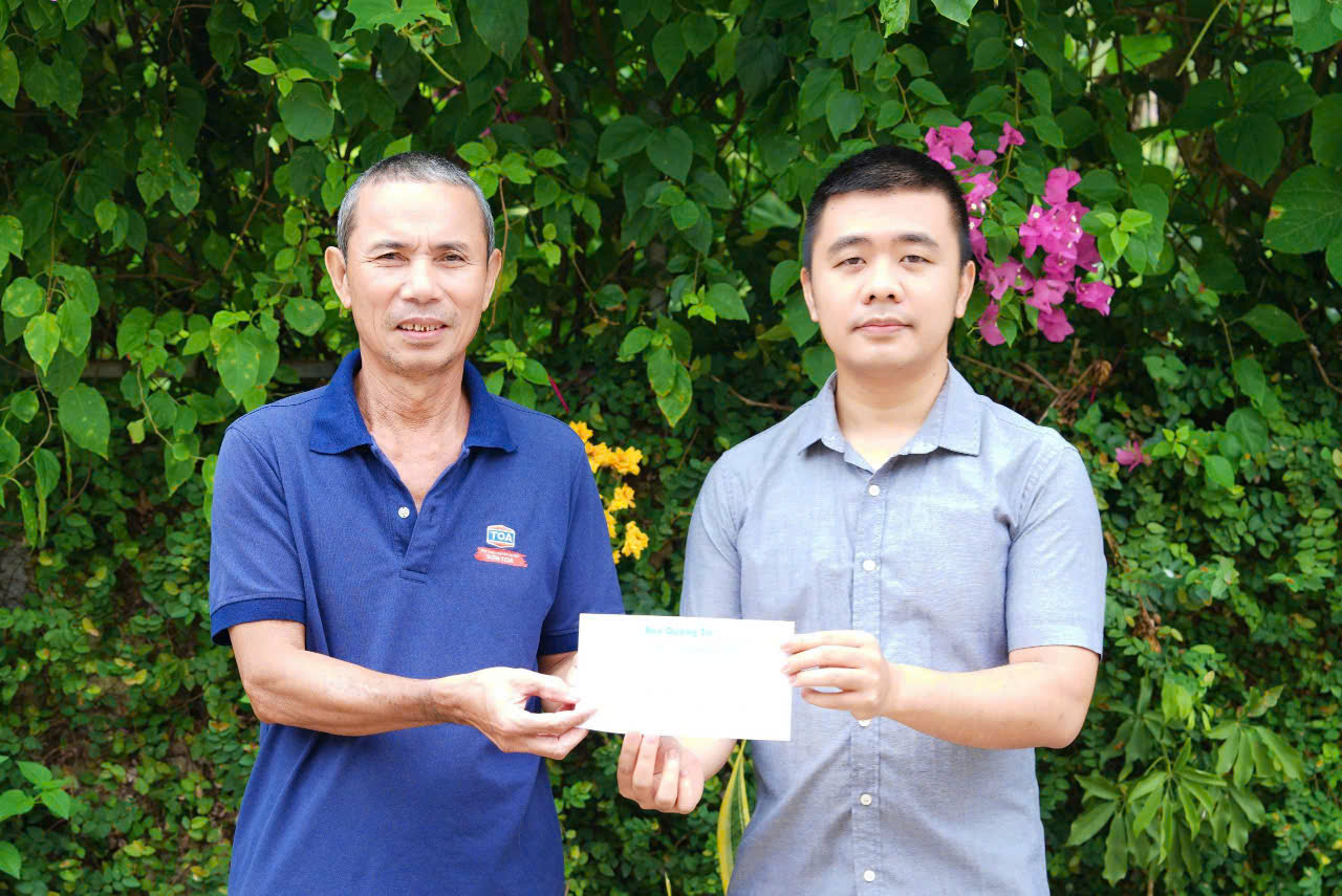 Chương trình “Vòng tay nhân ái Báo Quảng Trị: Trao 35 suất quà cho các nhân vật có hoàn cảnh khó khăn