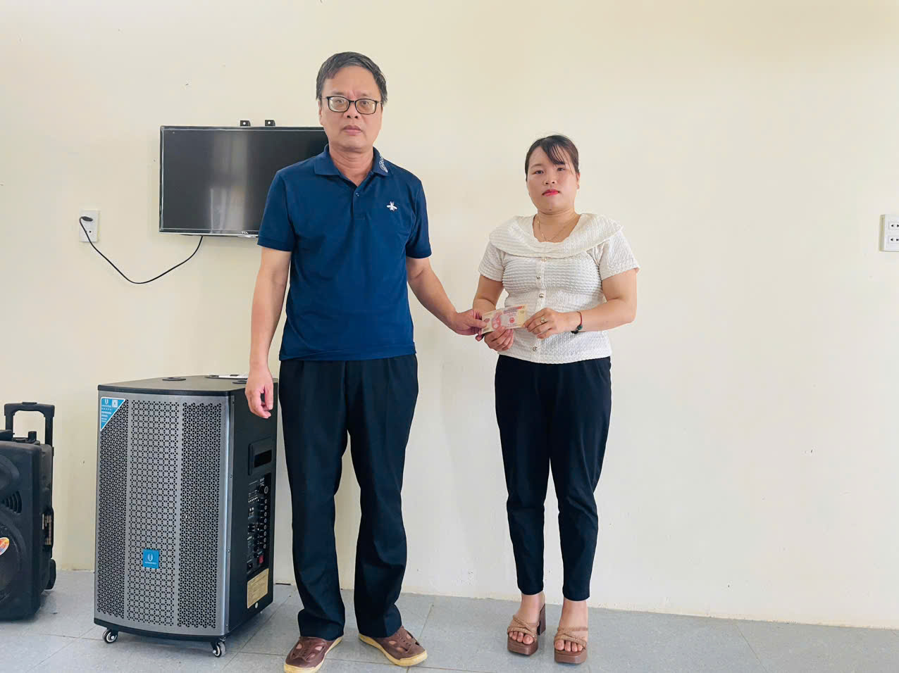 Chương trình “Vòng tay nhân ái Báo Quảng Trị: Trao 35 suất quà cho các nhân vật có hoàn cảnh khó khăn