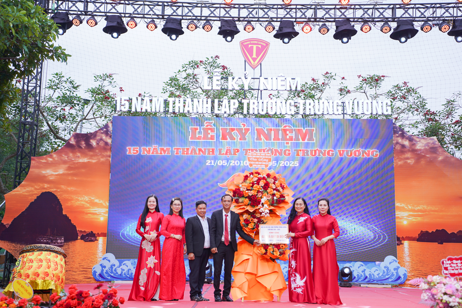 Trường Trưng Vương kỷ niệm 15 năm thành lập