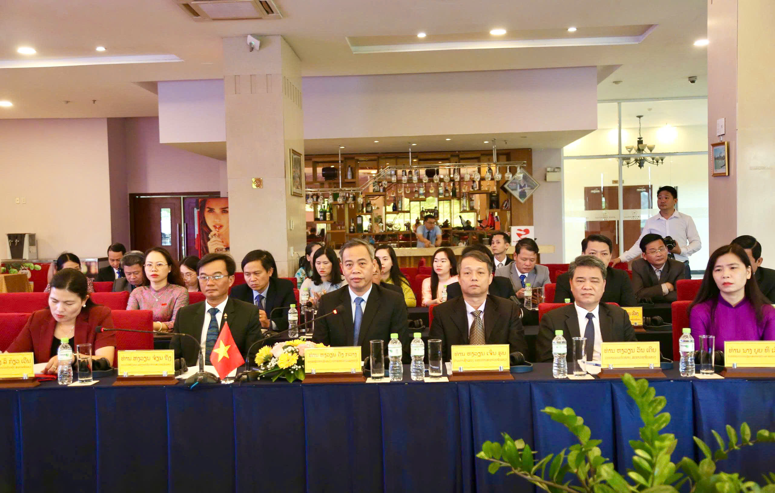 Quang Tri, Salavan officials exchange experiences