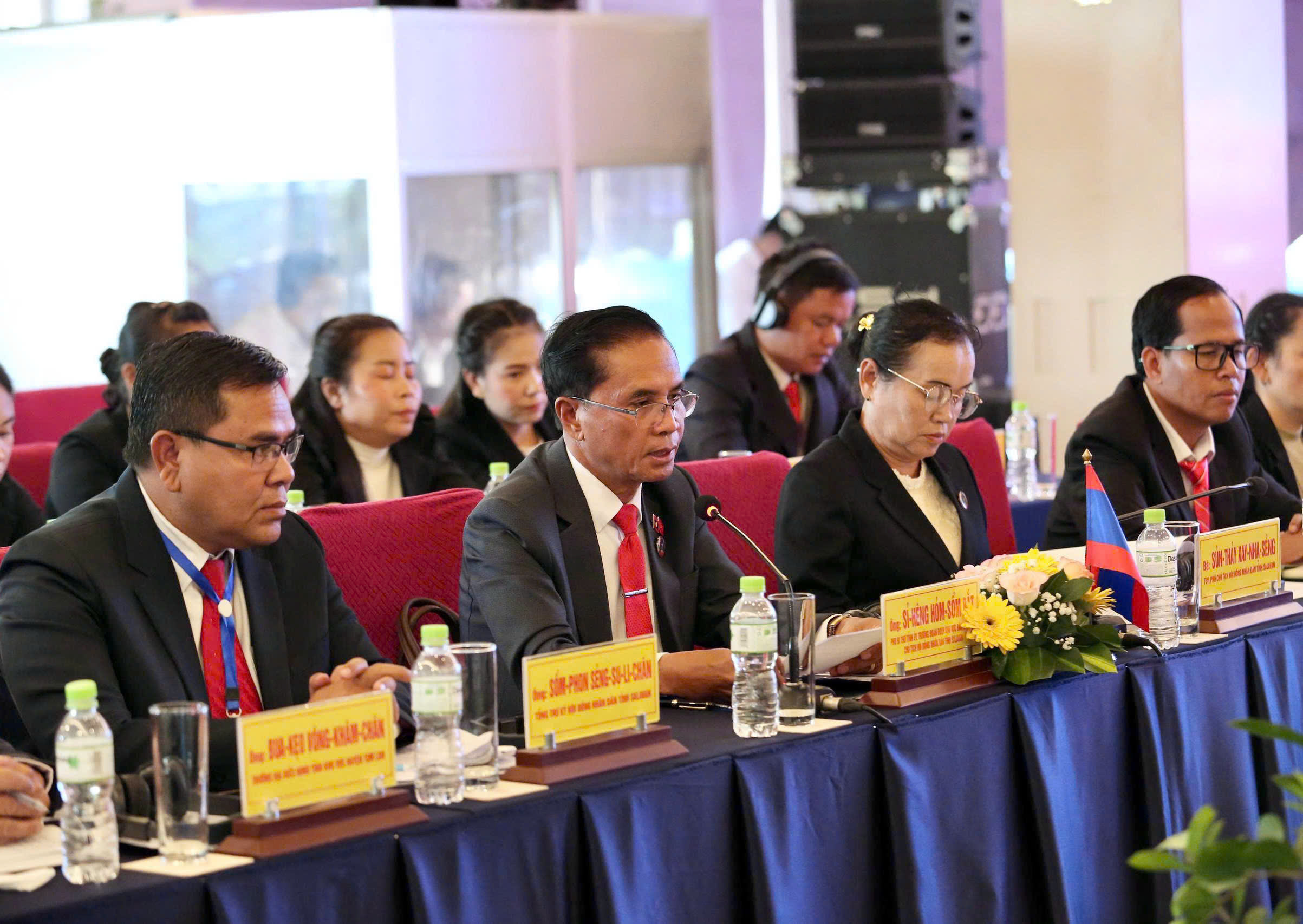 Quang Tri, Salavan officials exchange experiences