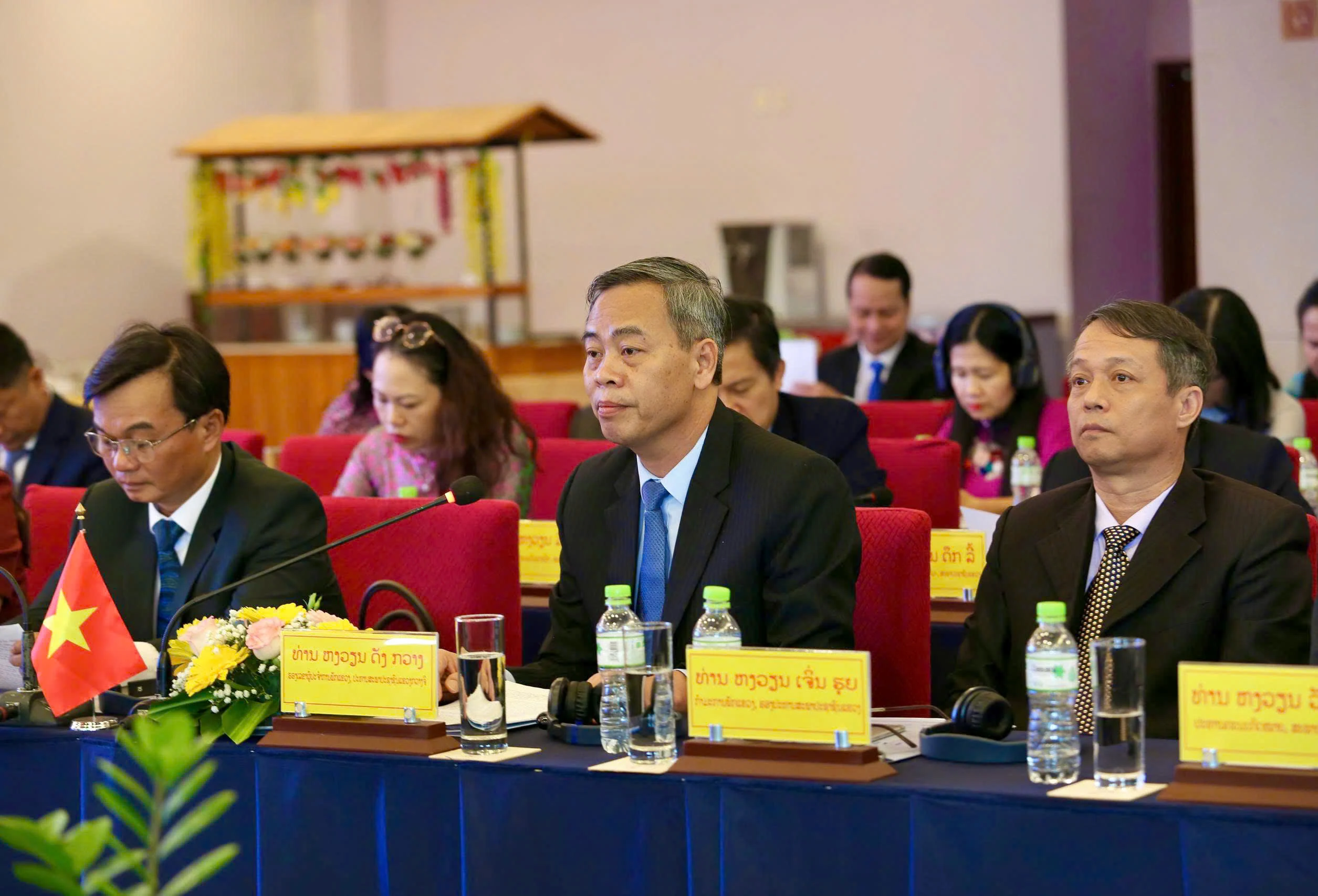 Quang Tri, Salavan officials exchange experiences