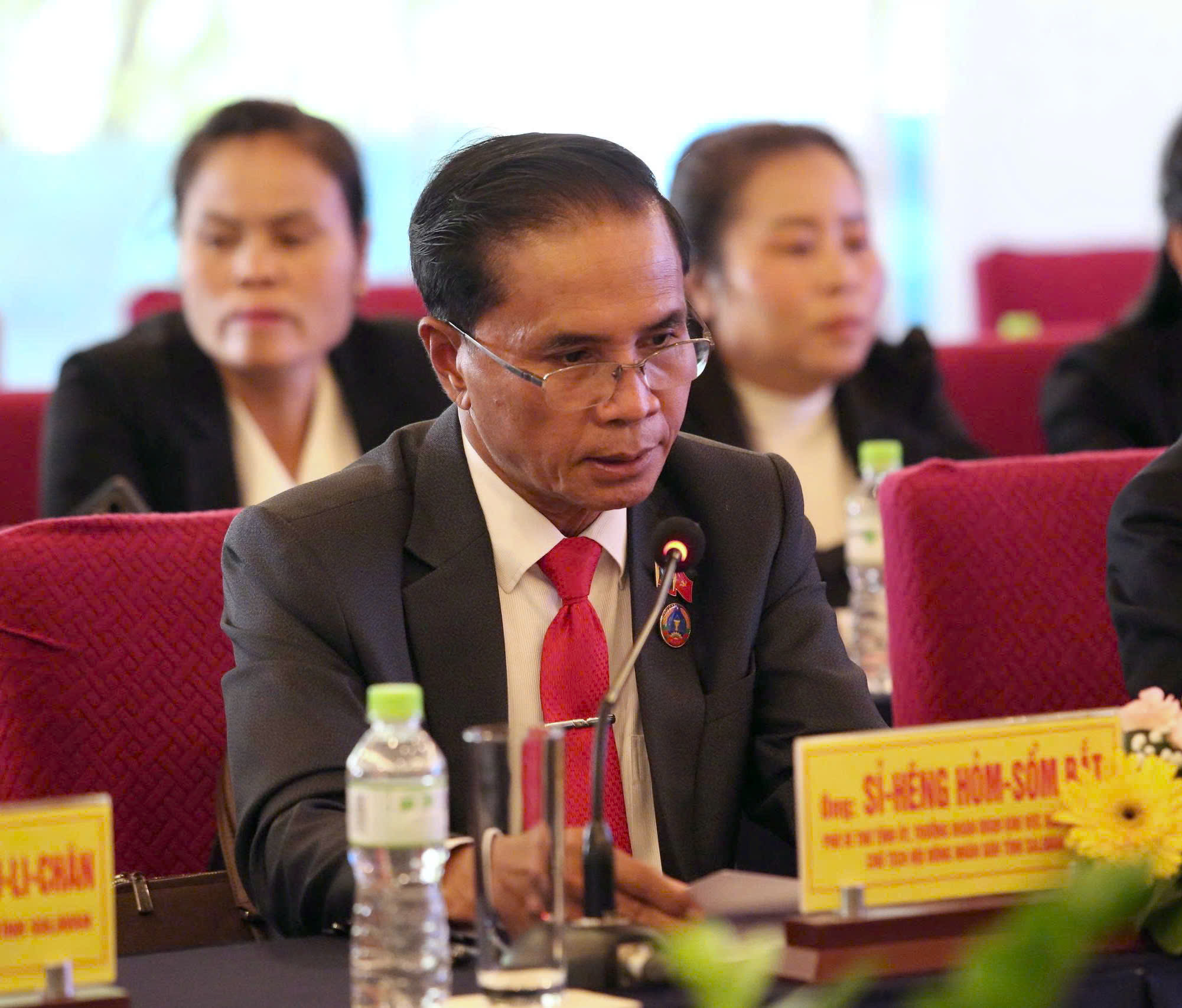 Quang Tri, Salavan officials exchange experiences
