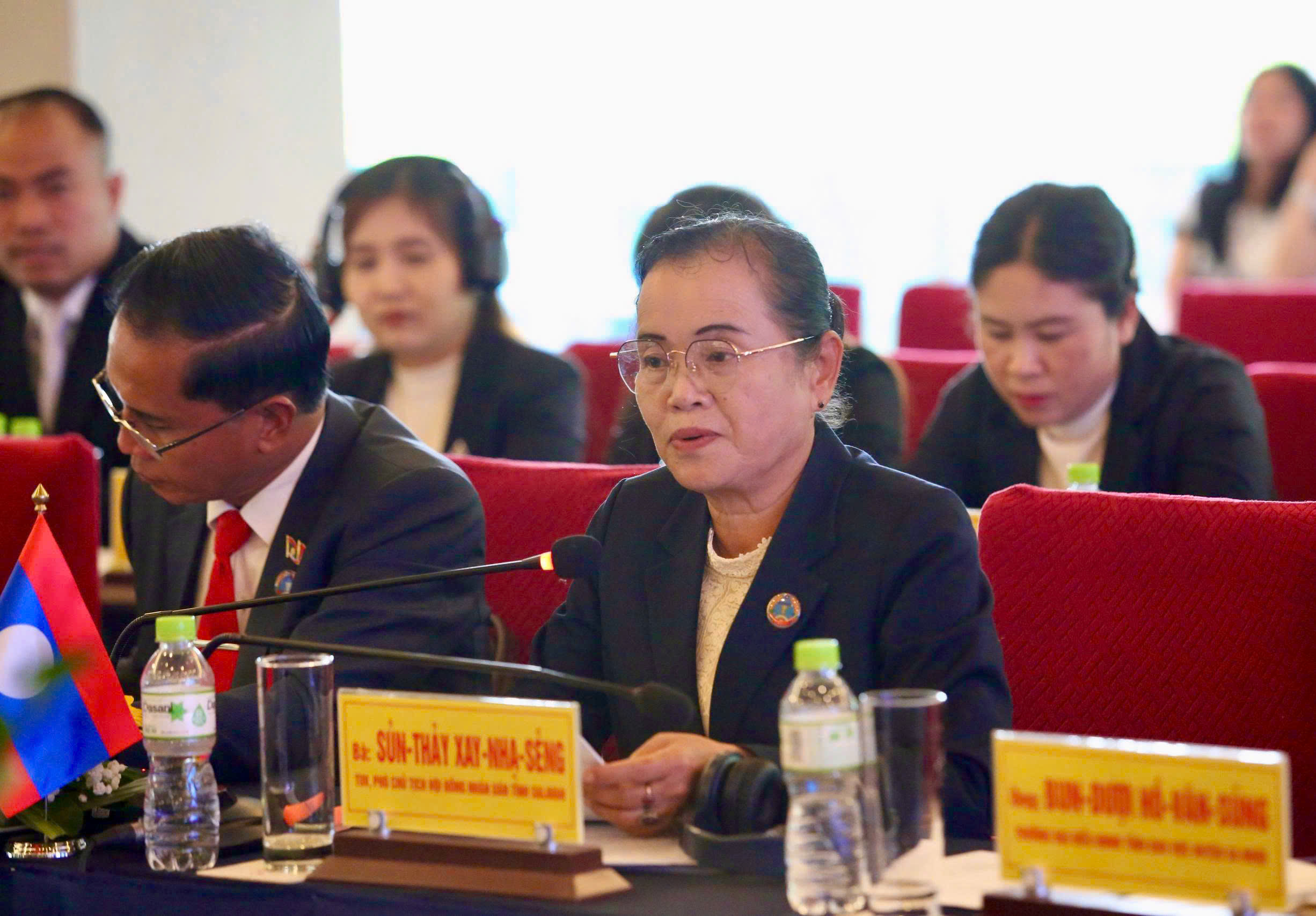 Quang Tri, Salavan officials exchange experiences