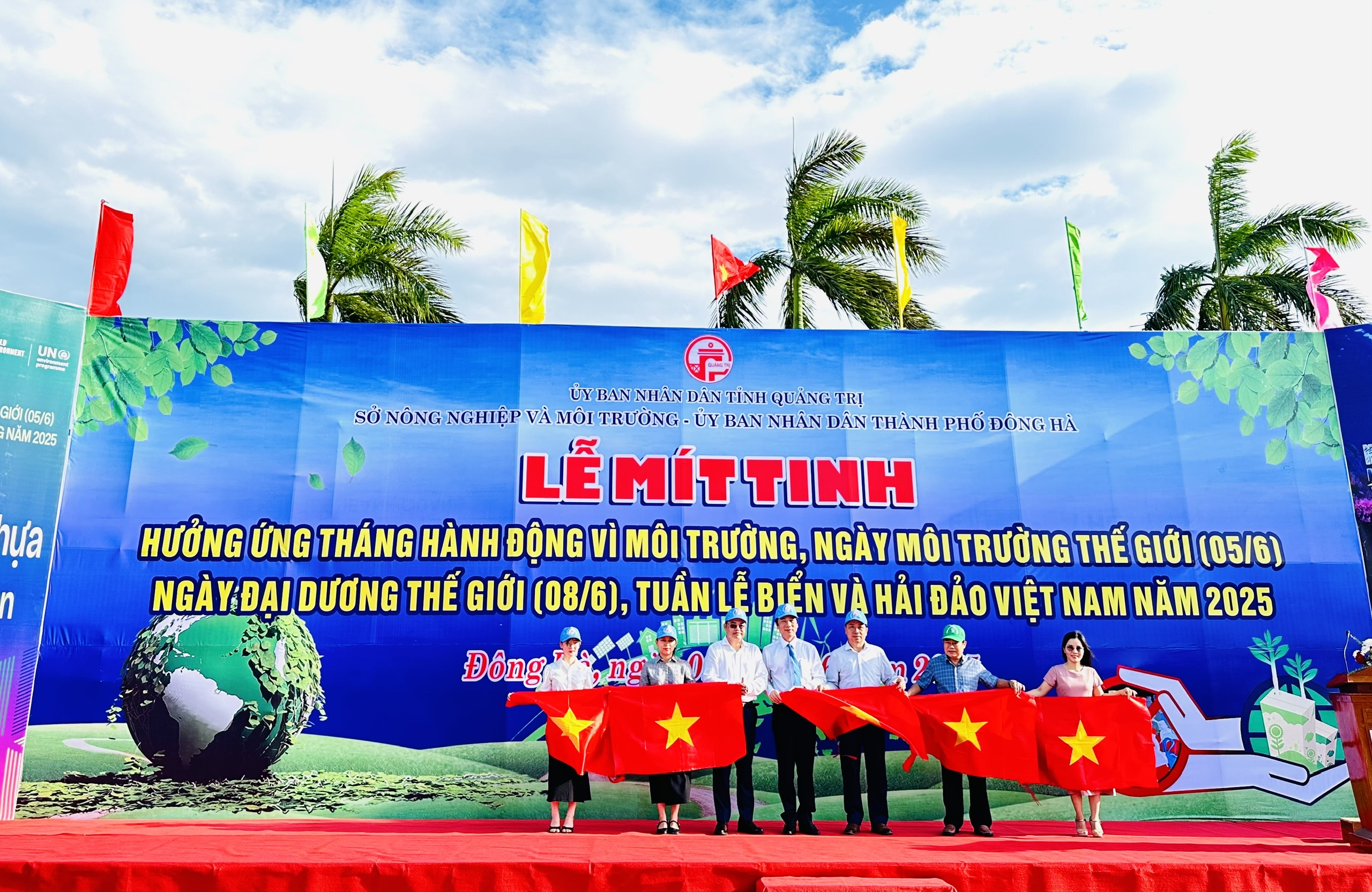 Mít tinh hưởng ứng Tháng hành động vì môi trường