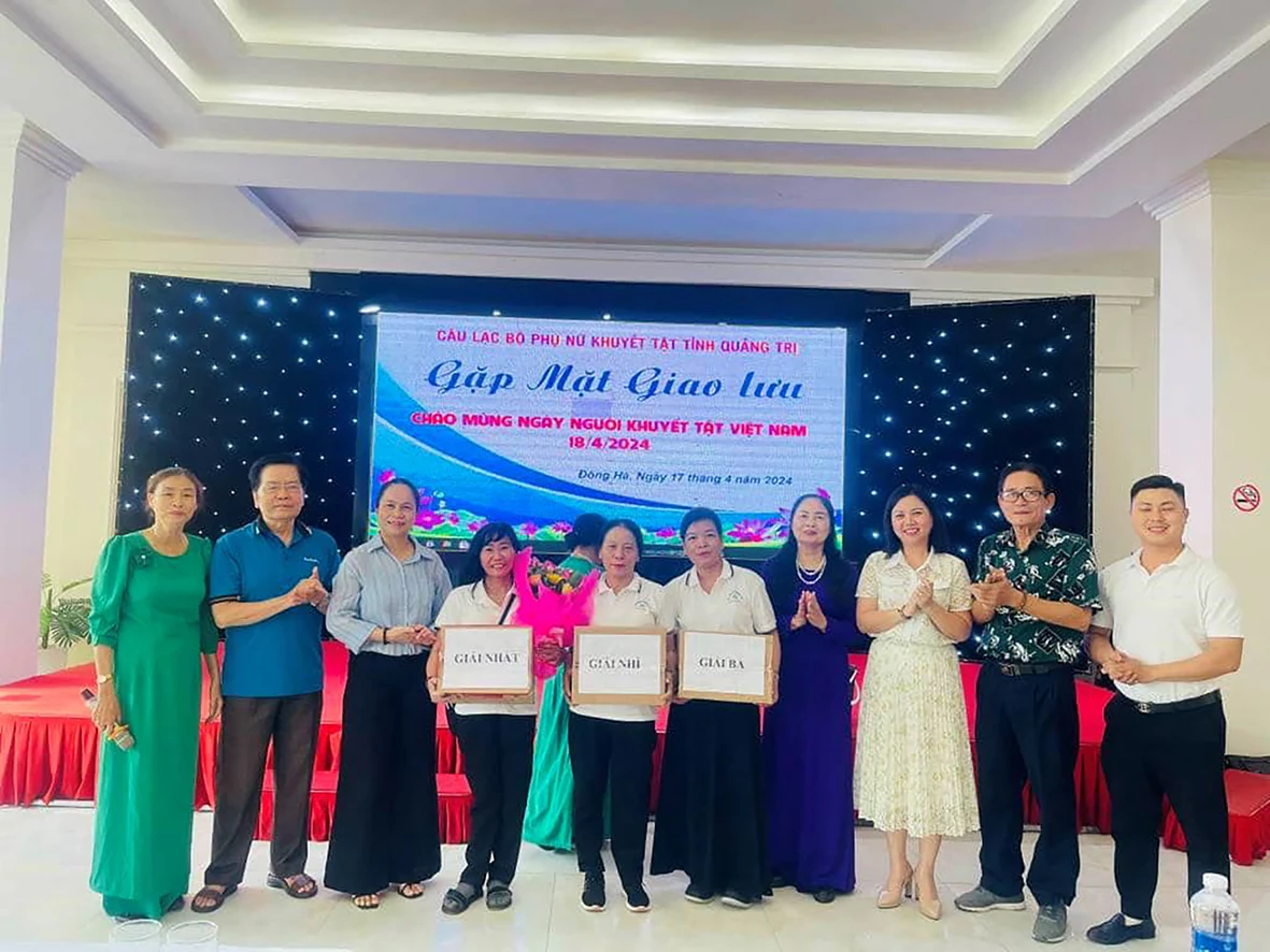 Điểm tựa của những “vầng trăng khuyết”