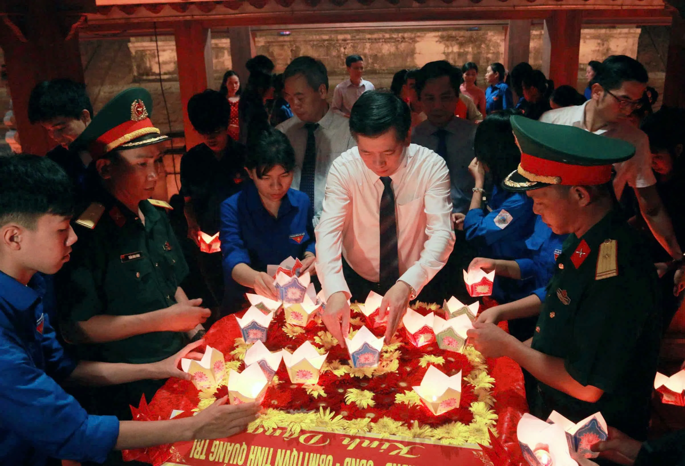 “THẮP LỬA” trên dòng sông thiêng