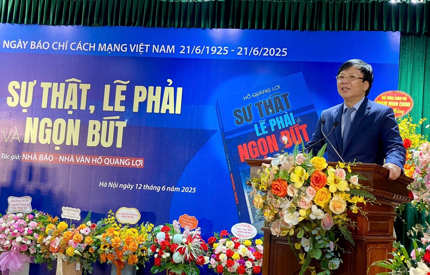 Nhà báo Hồ Quang Lợi ra mắt cuốn sách “Sự thật, lẽ phải và ngọn bút”