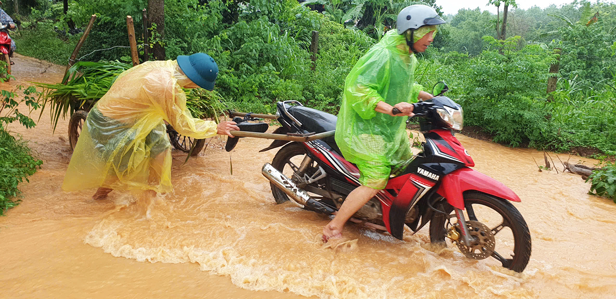 50 hộ dân bị ảnh hưởng do bùn đất trôi xuống từ cao tốc