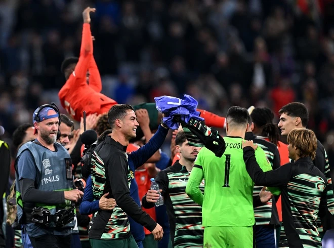 Ronaldo tỏa sáng, Bồ Đào Nha vô địch Nations League