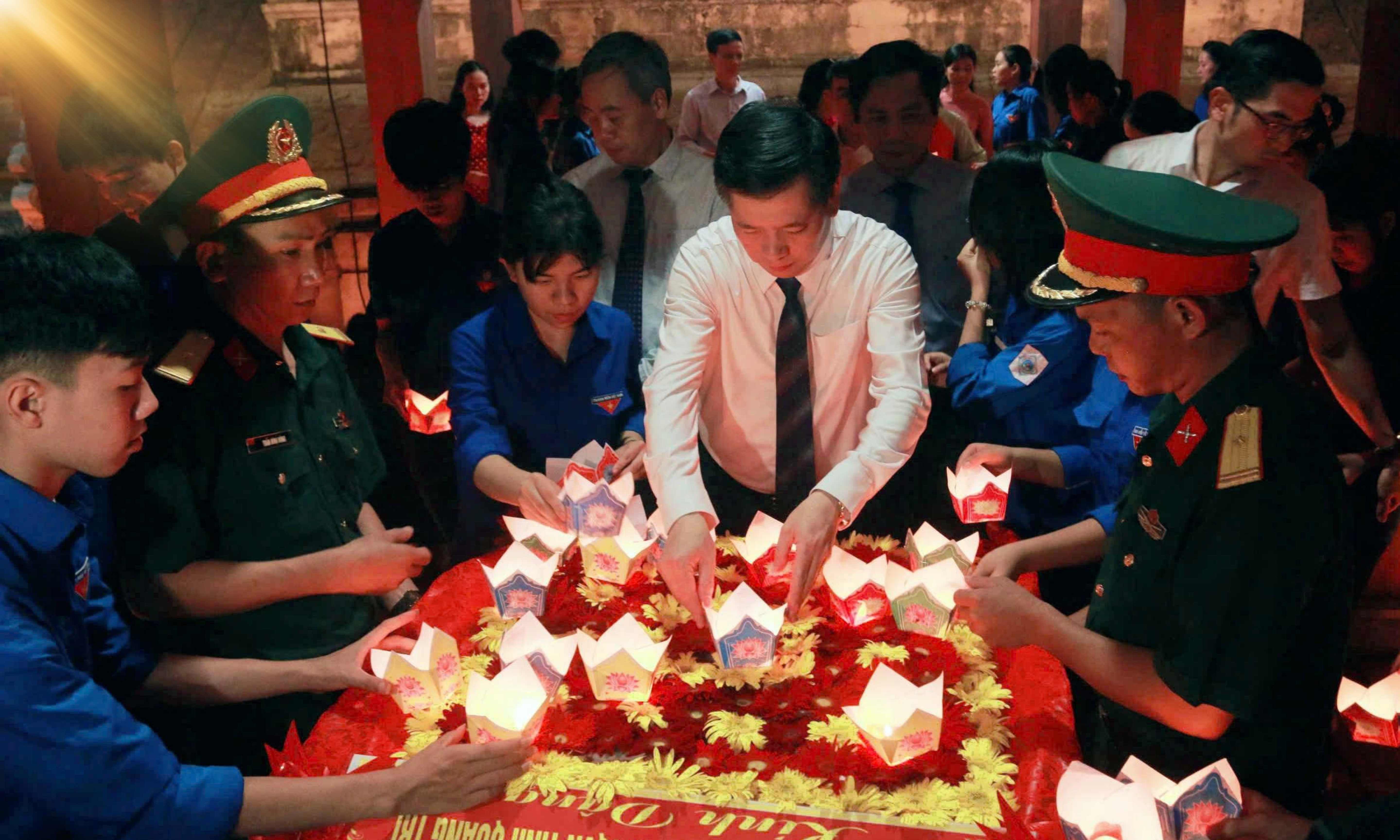 E-Magazine: “Thắp lửa” trên dòng sông thiêng
