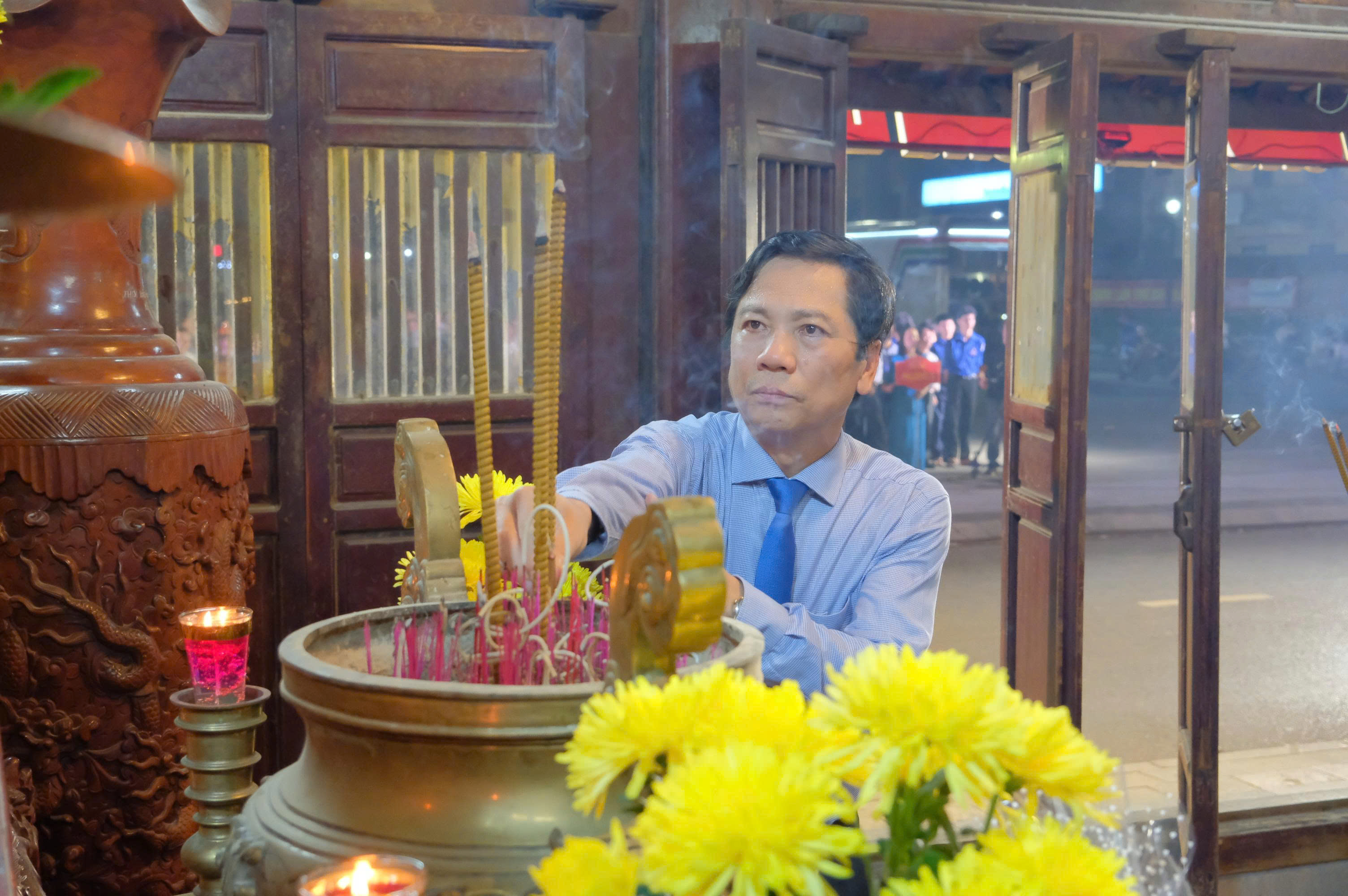 Tổ chức trang trọng lễ hoa đăng tưởng niệm các anh hùng liệt sĩ trên sông Thạch Hãn