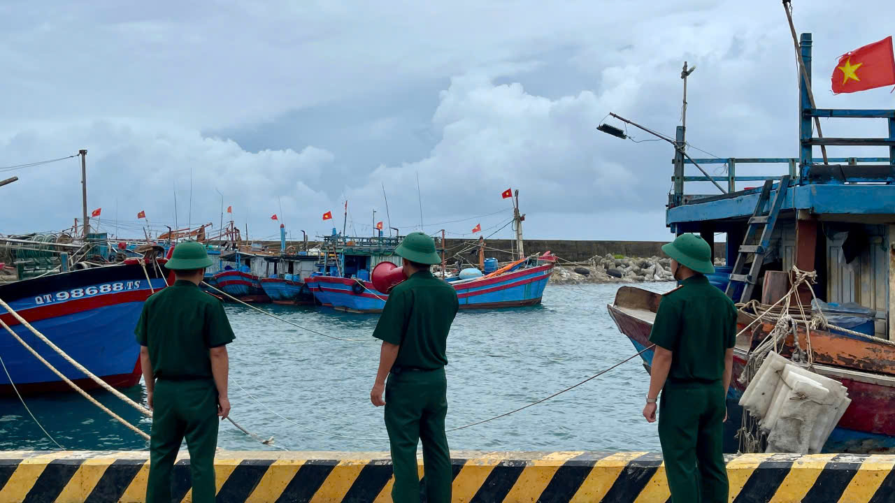 Cồn Cỏ: Kêu gọi 30 phương tiện, 115 thuyền viên vào tránh trú bão an toàn