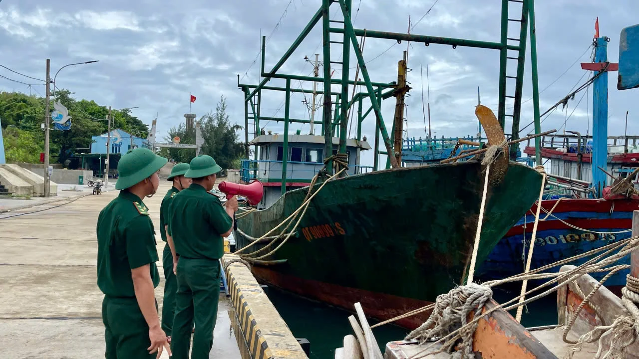 Cồn Cỏ: Kêu gọi 30 phương tiện, 115 thuyền viên vào tránh trú bão an toàn