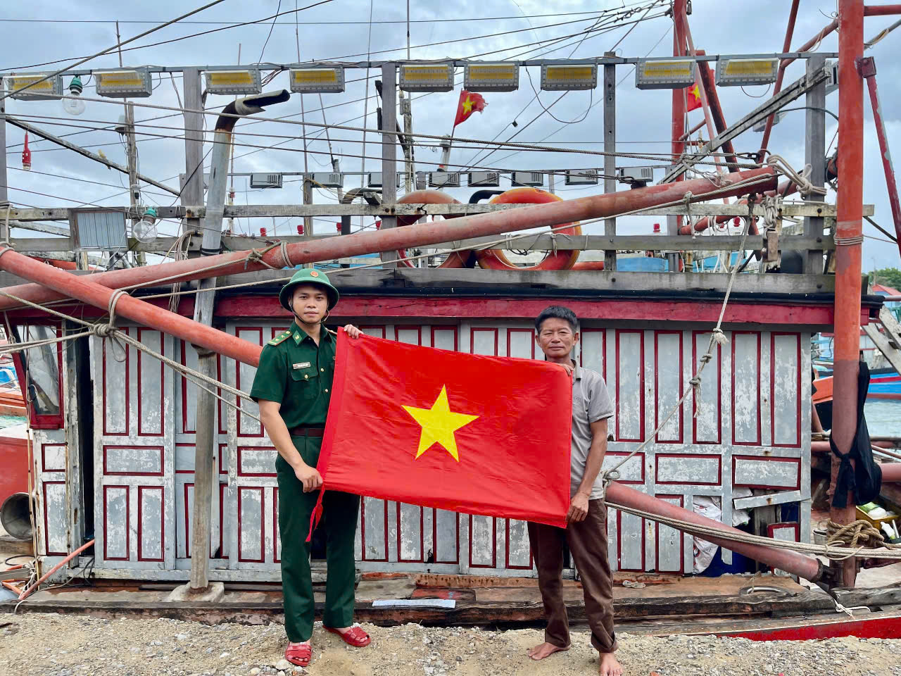 Cồn Cỏ: Kêu gọi 30 phương tiện, 115 thuyền viên vào tránh trú bão an toàn