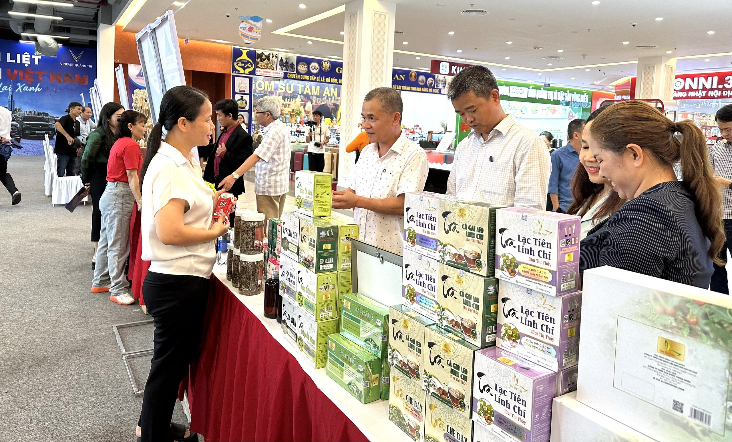 Trưng bày, giới thiệu các sản phẩm công nghiệp nông thôn đặc trưng tỉnh Quảng Trị