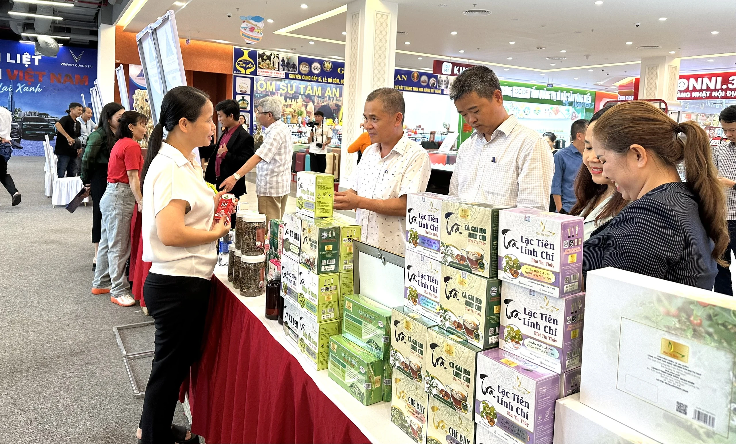 Trưng bày, giới thiệu các sản phẩm công nghiệp nông thôn đặc trưng tỉnh Quảng Trị