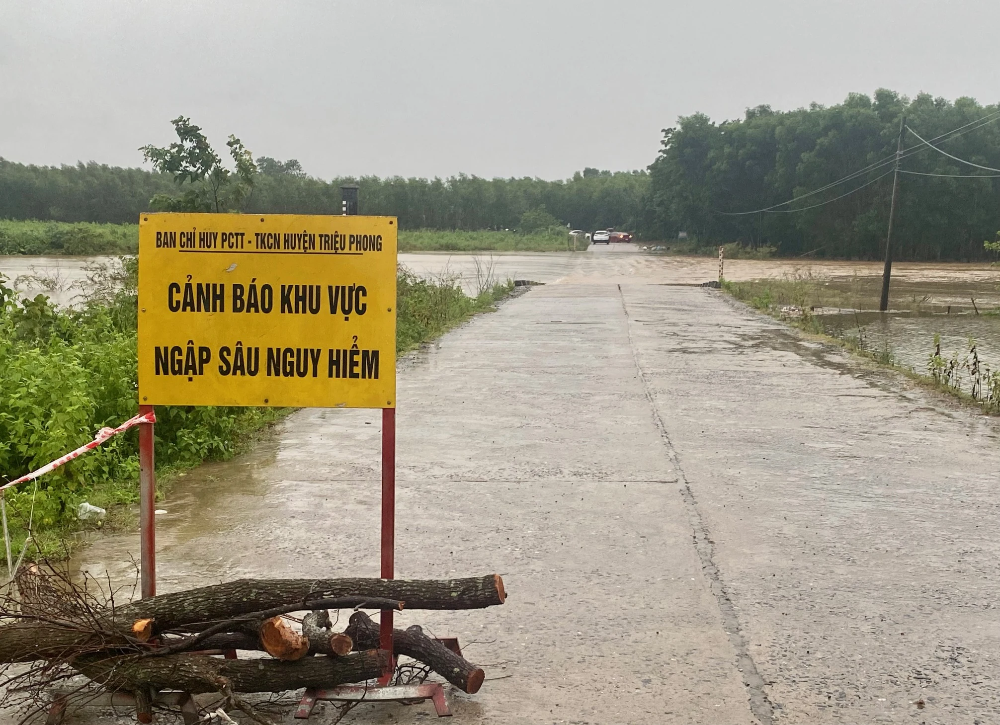 Huyện Triệu Phong: Mưa bão làm tốc mái nhà dân, ngập trạm bơm điện và hàng nghìn ha lúa, hoa màu bị ảnh hưởng