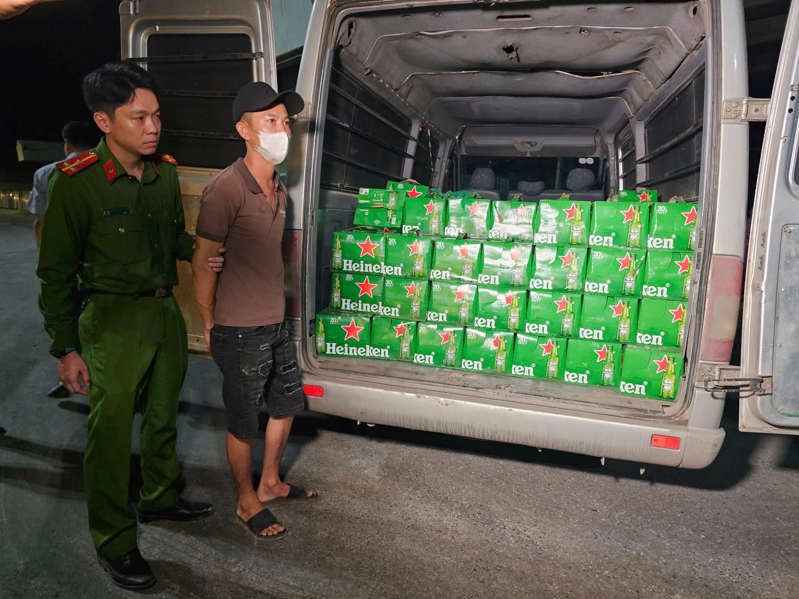 Nhiều khó khăn trong công tác đấu tranh với tội phạm buôn lậu, hàng giả