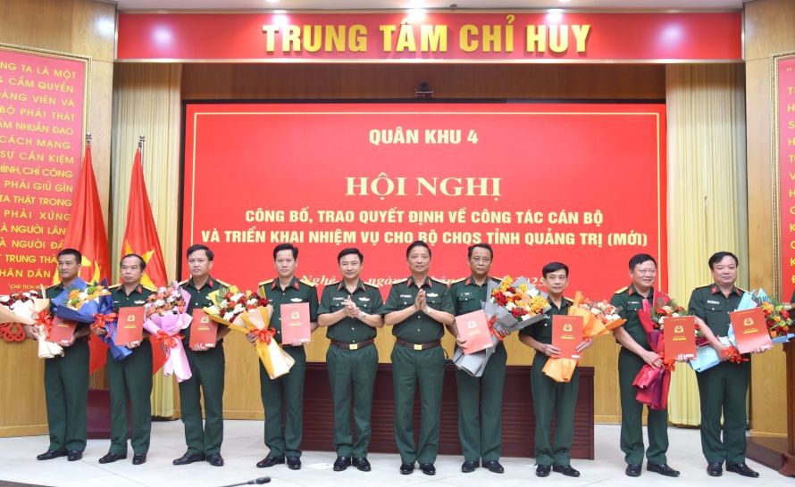 Công bố quyết định về công tác cán bộ Bộ Chỉ huy Quân sự tỉnh Quảng Trị