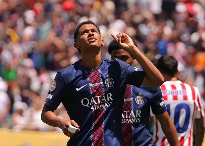 PSG thắng 4 sao trước 10 người Atletico