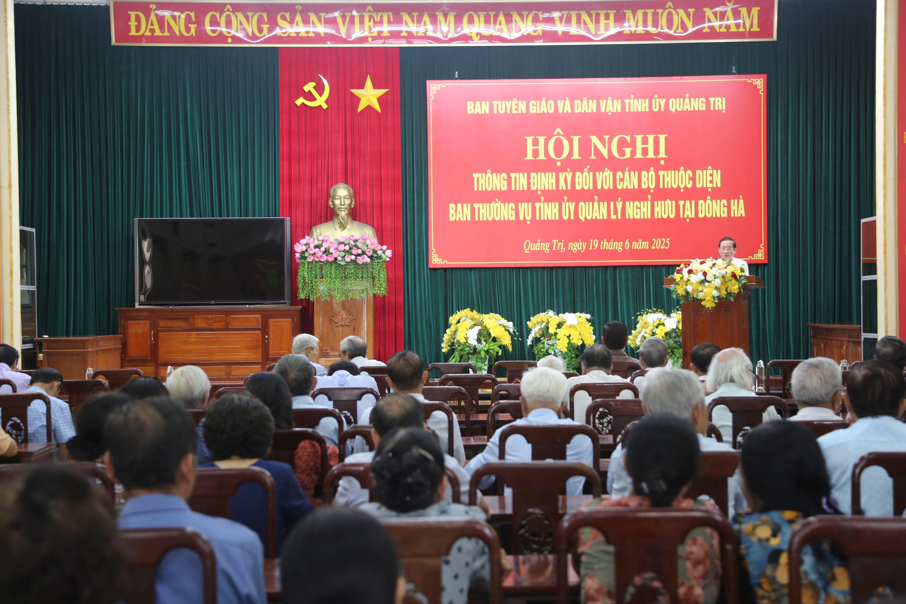 Thông tin định kỳ đối với cán bộ thuộc diện Ban Thường vụ Tỉnh ủy quản lý đã nghỉ hưu