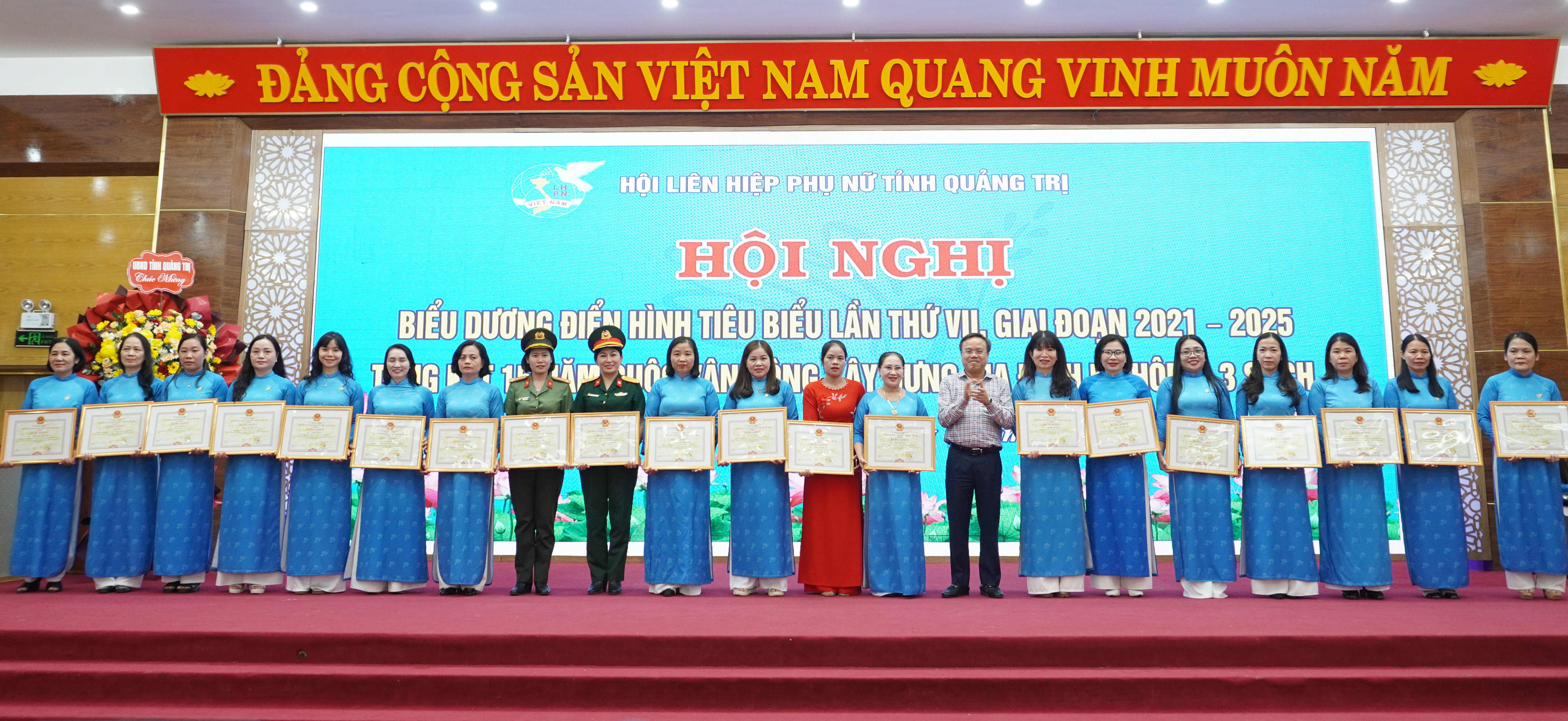 Hội nghị biểu dương điển hình tiêu biểu lần thứ VII, giai đoạn 2021-2025 và tổng kết 15 năm Cuộc vận động “Xây dựng gia đình 5 không 3 sạch”