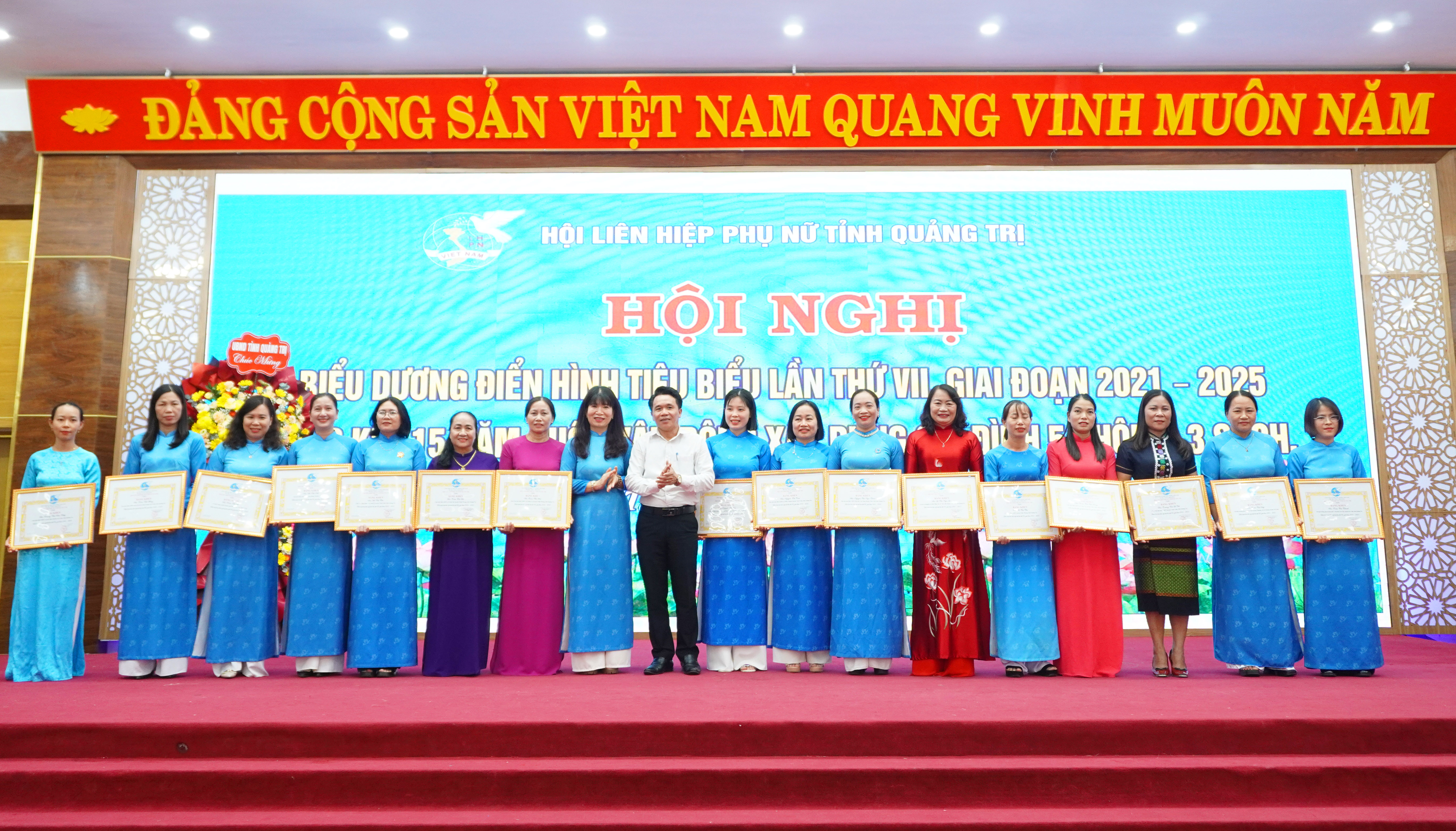 Hội nghị biểu dương điển hình tiêu biểu lần thứ VII, giai đoạn 2021-2025 và tổng kết 15 năm Cuộc vận động “Xây dựng gia đình 5 không 3 sạch”