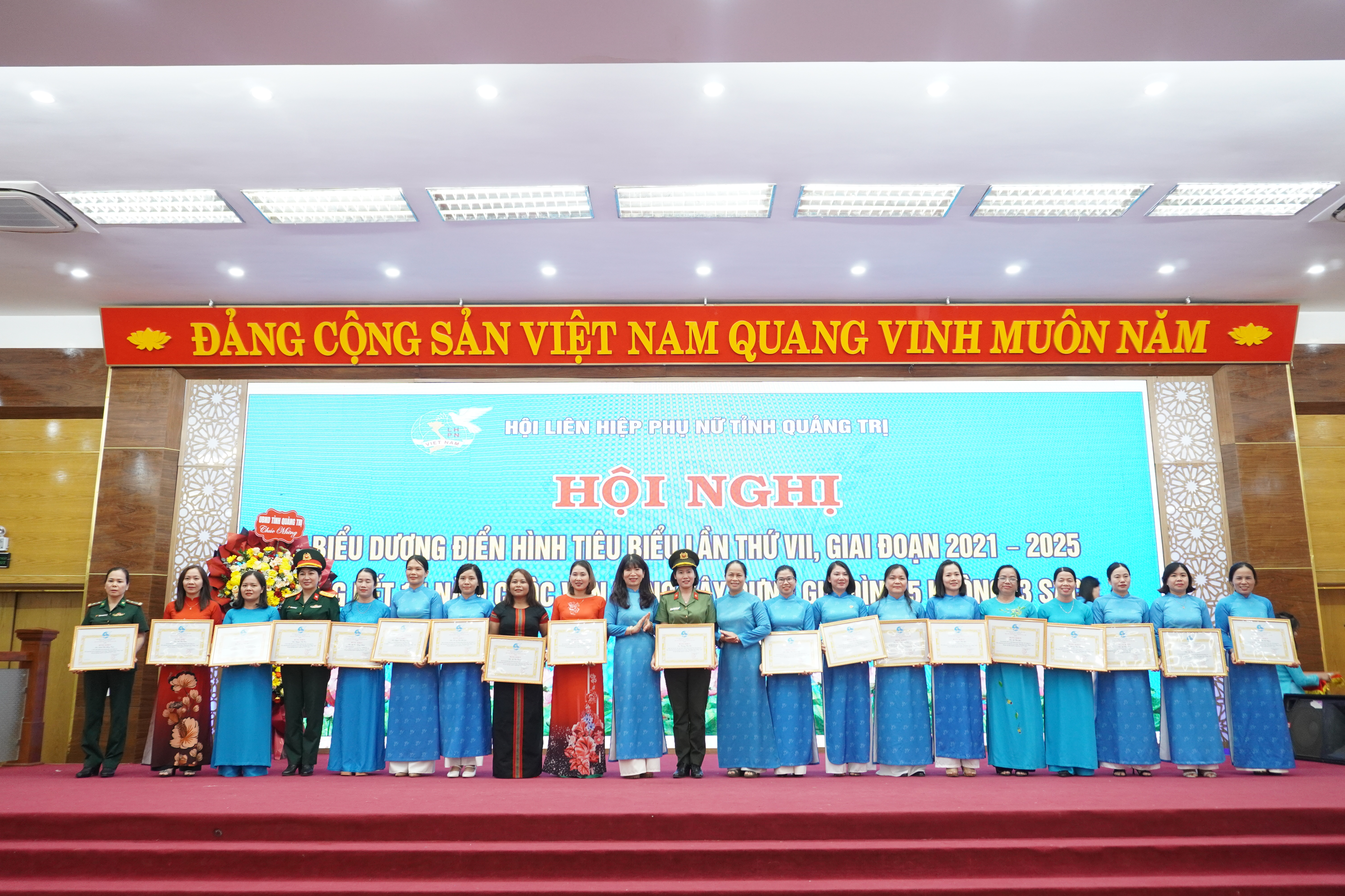 Hội nghị biểu dương điển hình tiêu biểu lần thứ VII, giai đoạn 2021-2025 và tổng kết 15 năm Cuộc vận động “Xây dựng gia đình 5 không 3 sạch”