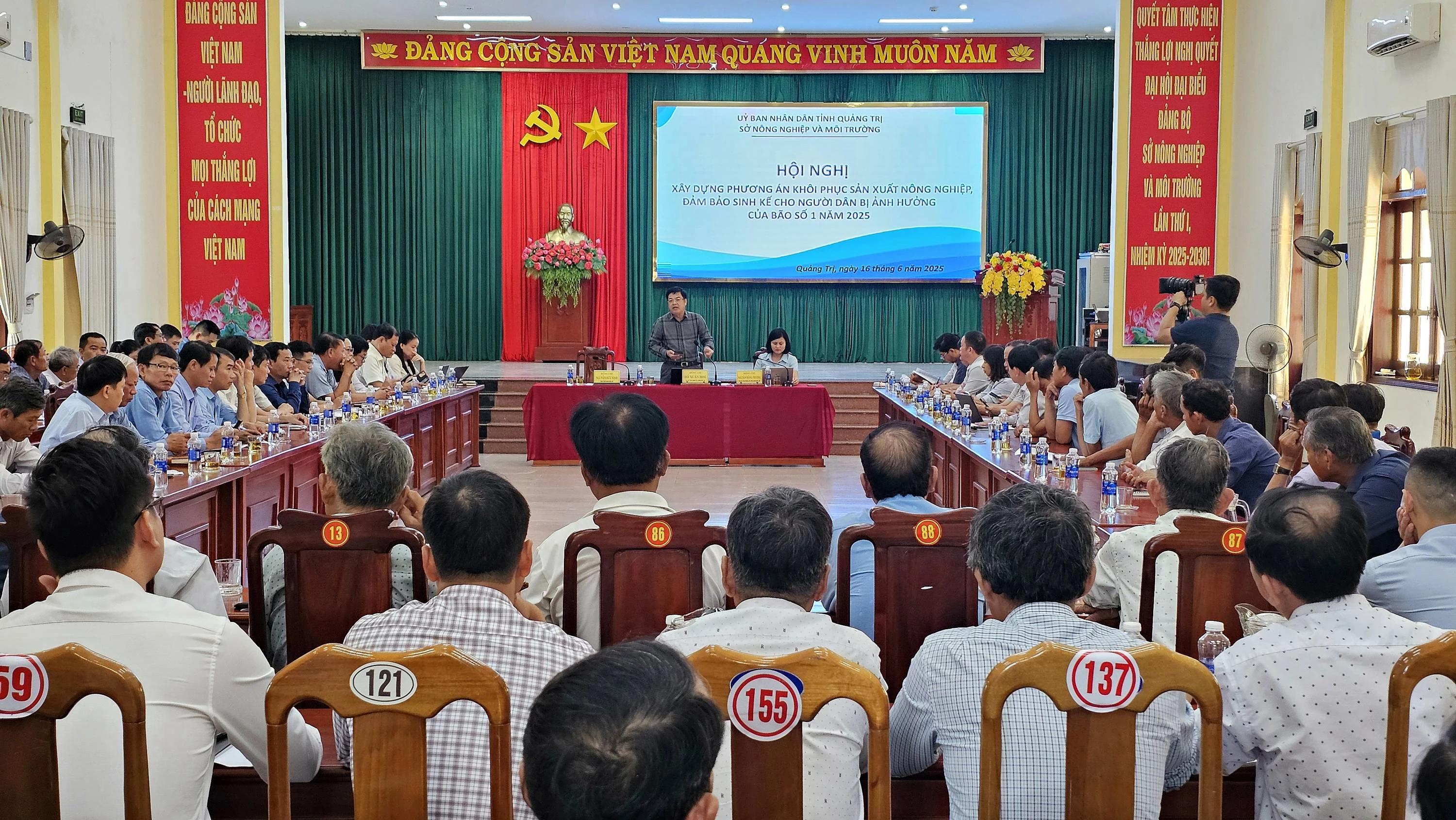Bàn giải pháp khôi phục sản xuất nông nghiệp sau bão số 1