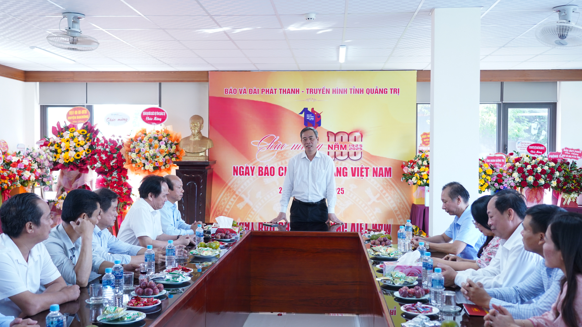 Phó Bí thư Thường trực Tỉnh ủy, Chủ tịch HĐND tỉnh Nguyễn Đăng Quang thăm, chúc mừng Báo và Đài PT-TH tỉnh Quảng Trị
