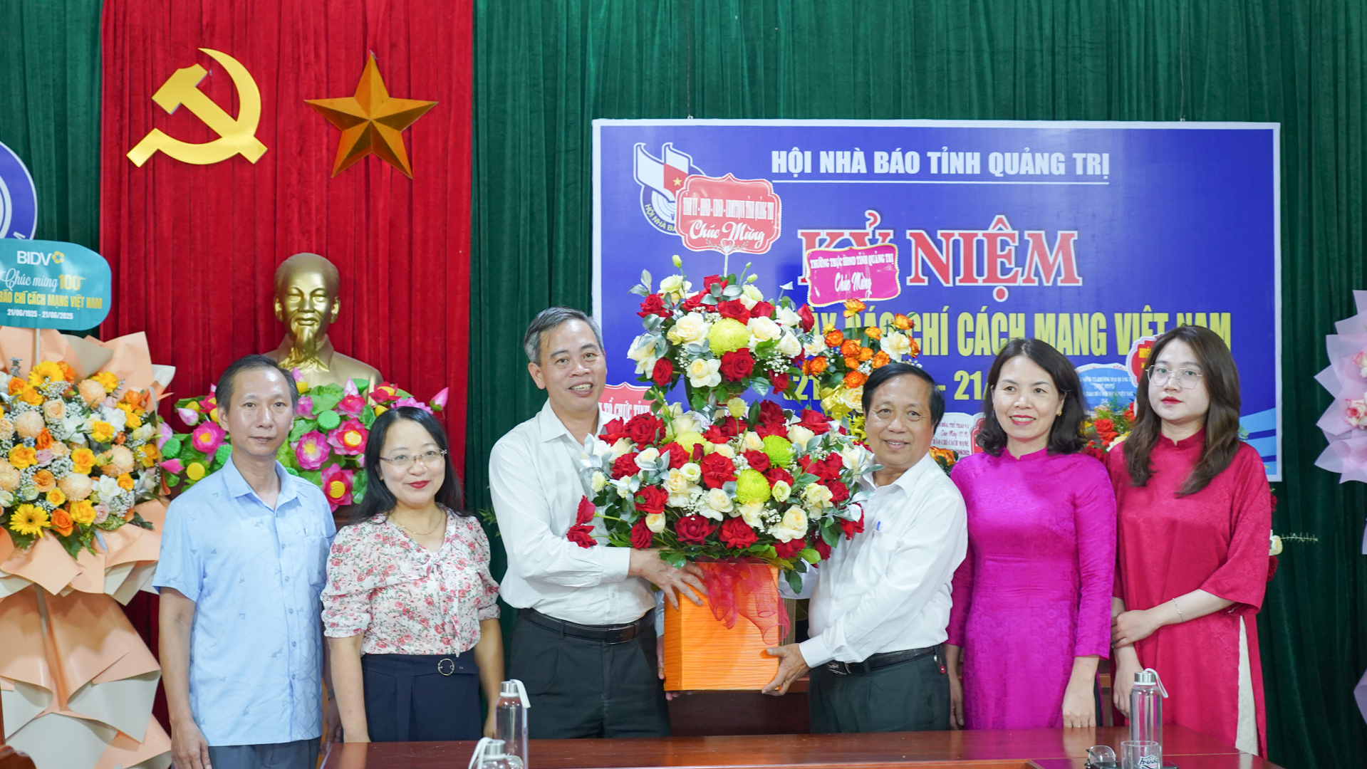 Phó Bí thư Thường trực Tỉnh ủy, Chủ tịch HĐND tỉnh Nguyễn Đăng Quang thăm, chúc mừng Báo và Đài PT-TH tỉnh Quảng Trị