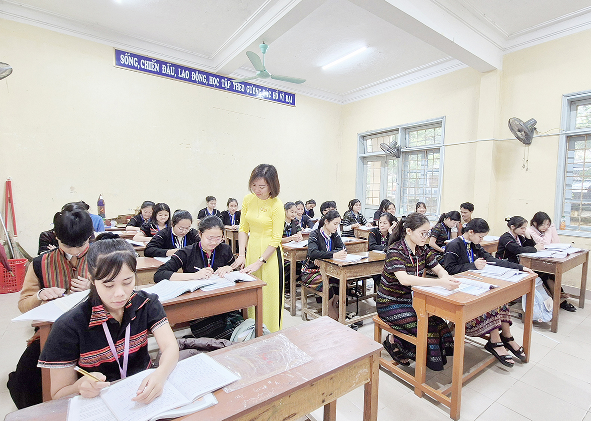 Quan tâm giáo dục lý tưởng cách mạng, đạo đức, lối sống văn hóa cho thế hệ trẻ