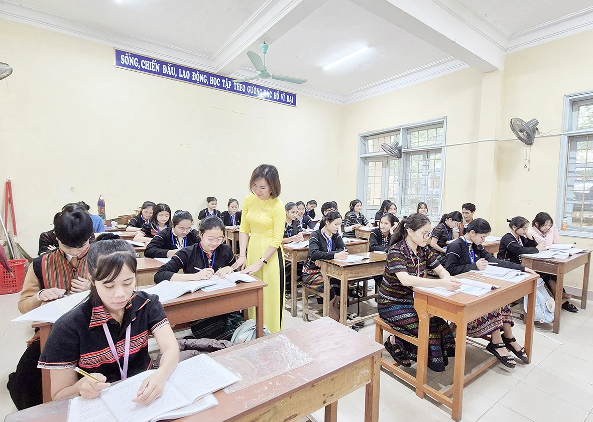 Quan tâm giáo dục lý tưởng cách mạng, đạo đức, lối sống văn hóa cho thế hệ trẻ