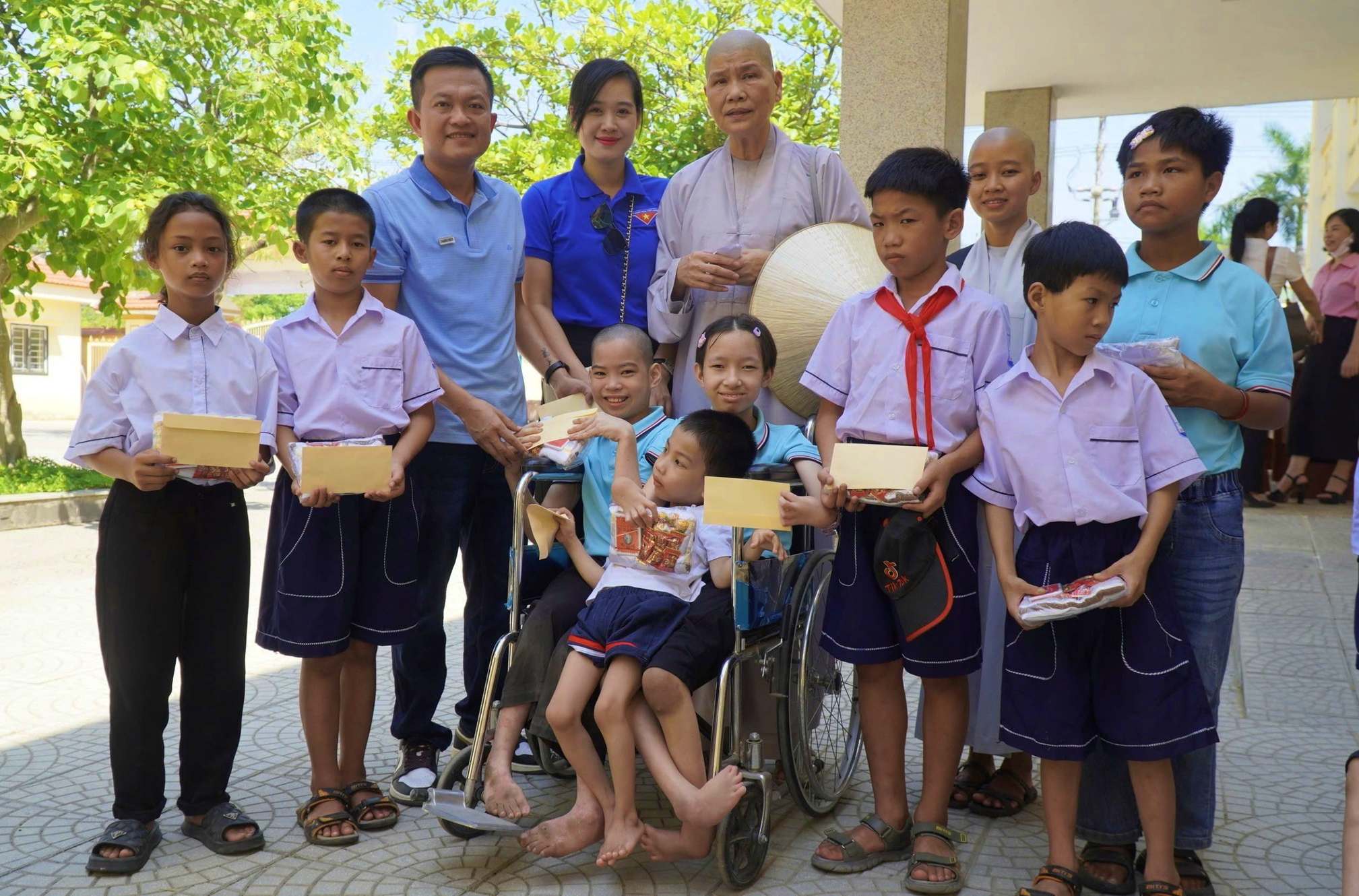 Hai nhà báo trẻ, một mạch nguồn tình quê