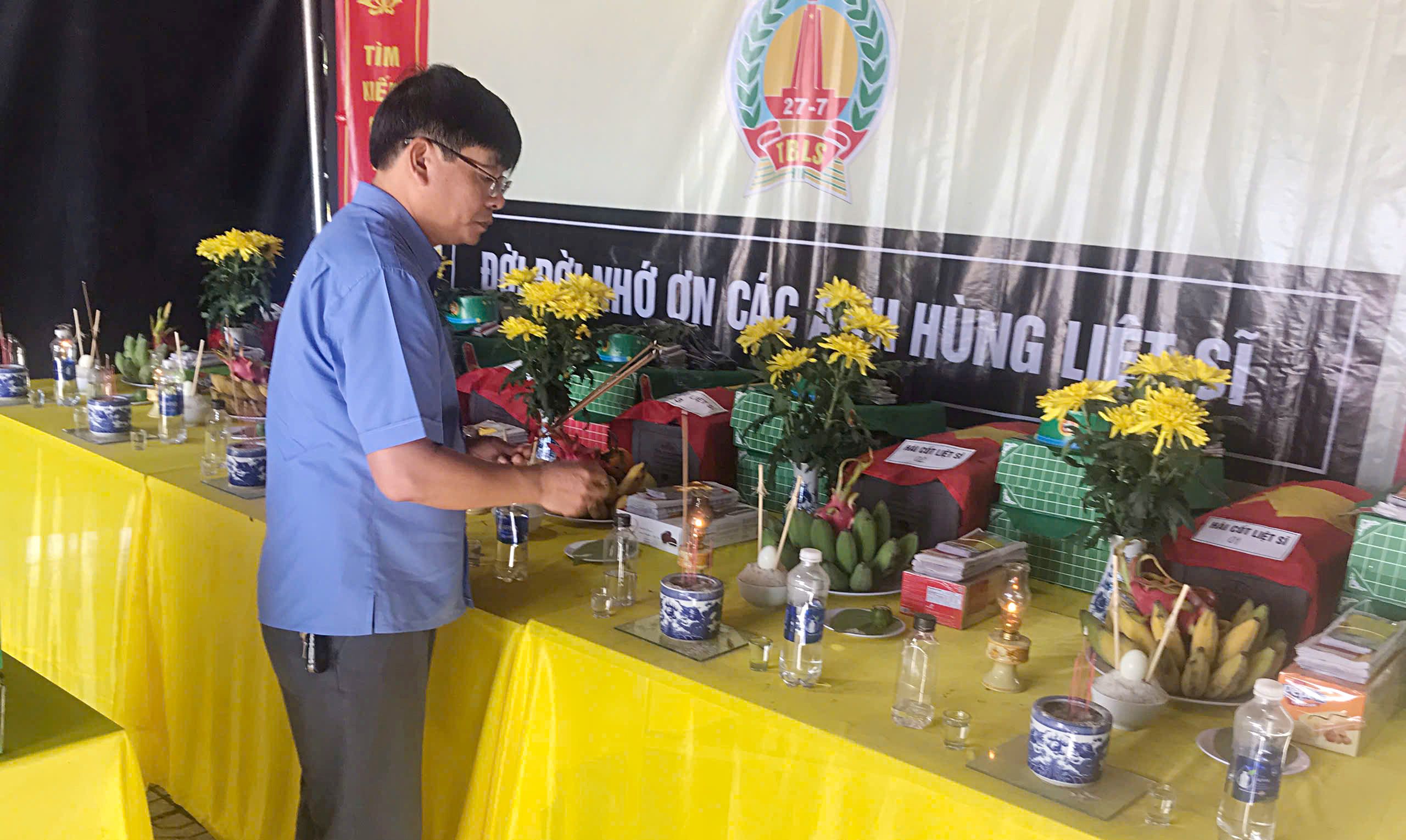 Cất bốc thêm 5 hài cốt liệt sĩ tại Bản Chùa