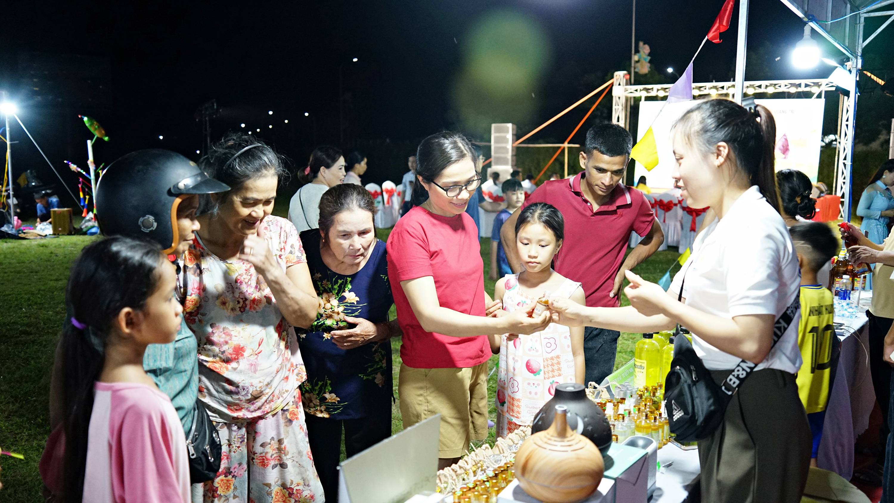 Khai mạc phiên chợ trưng bày, quảng bá sản phẩm OCOP, sản phẩm đặc trưng, nông sản tỉnh Quảng Trị