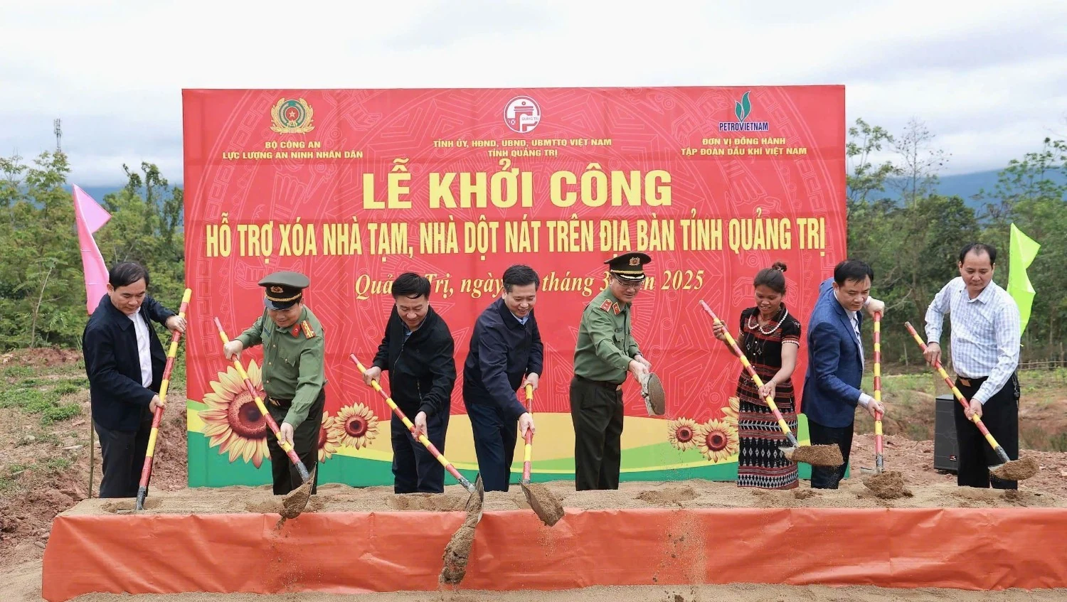 Chương trình xóa nhà tạm, nhà dột nát. Bài 1: Vạn tấm lòng tiếp sức cho người dân an cư