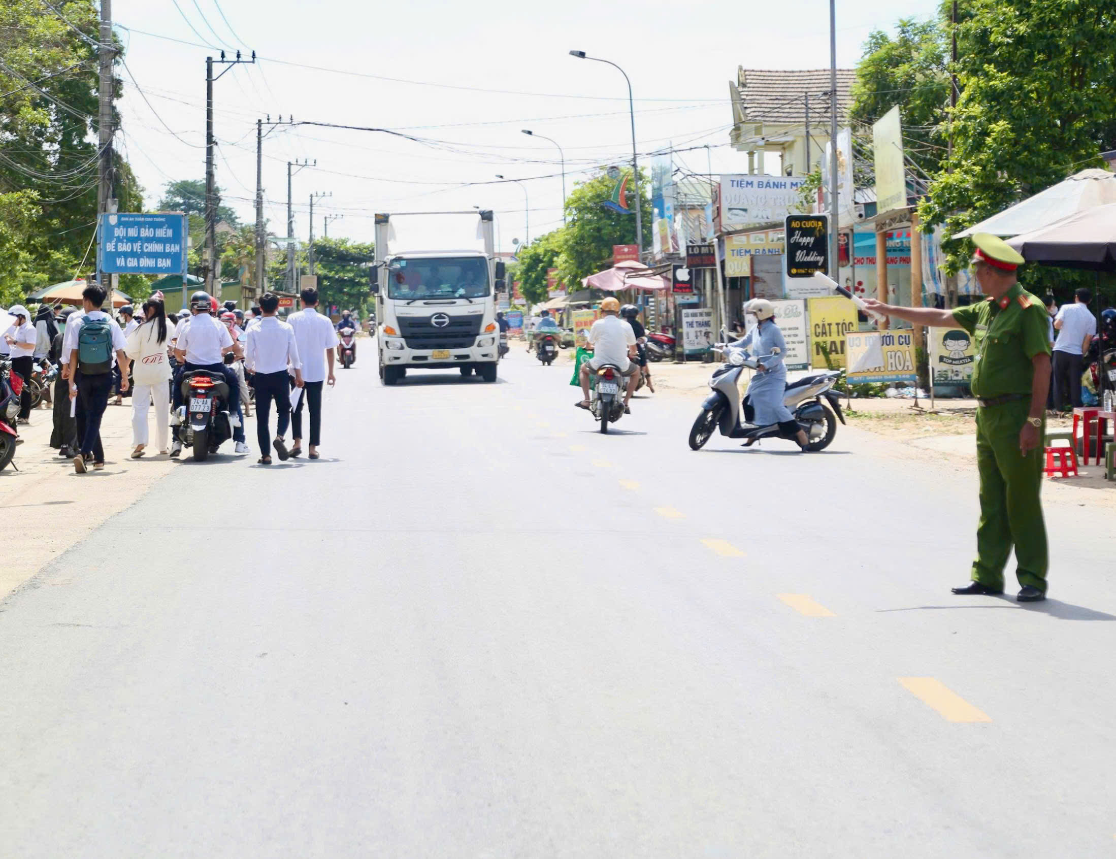 Thí sinh đánh giá đề thi môn Toán kỳ thi tốt nghiệp THPT năm 2025 có tính phân loại cao
