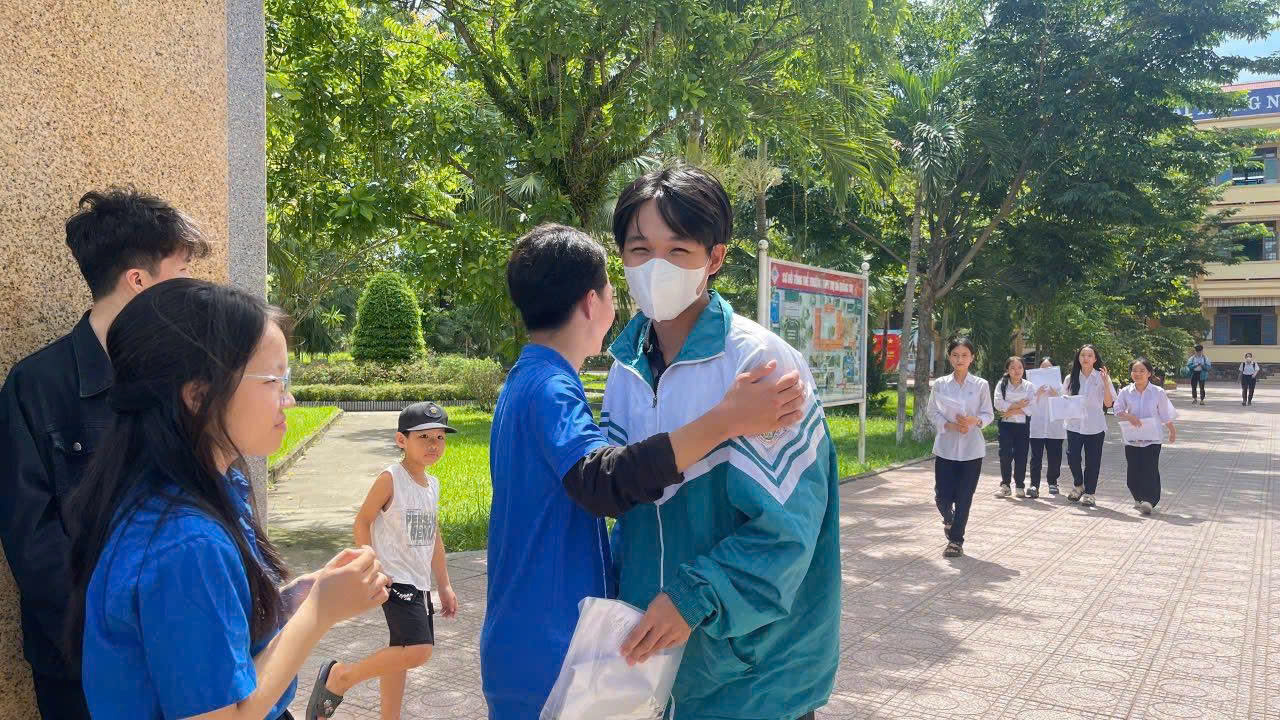 Hơn 8.800 thí sinh hoàn thành bài thi tự chọn kỳ thi tốt nghiệp THPT 