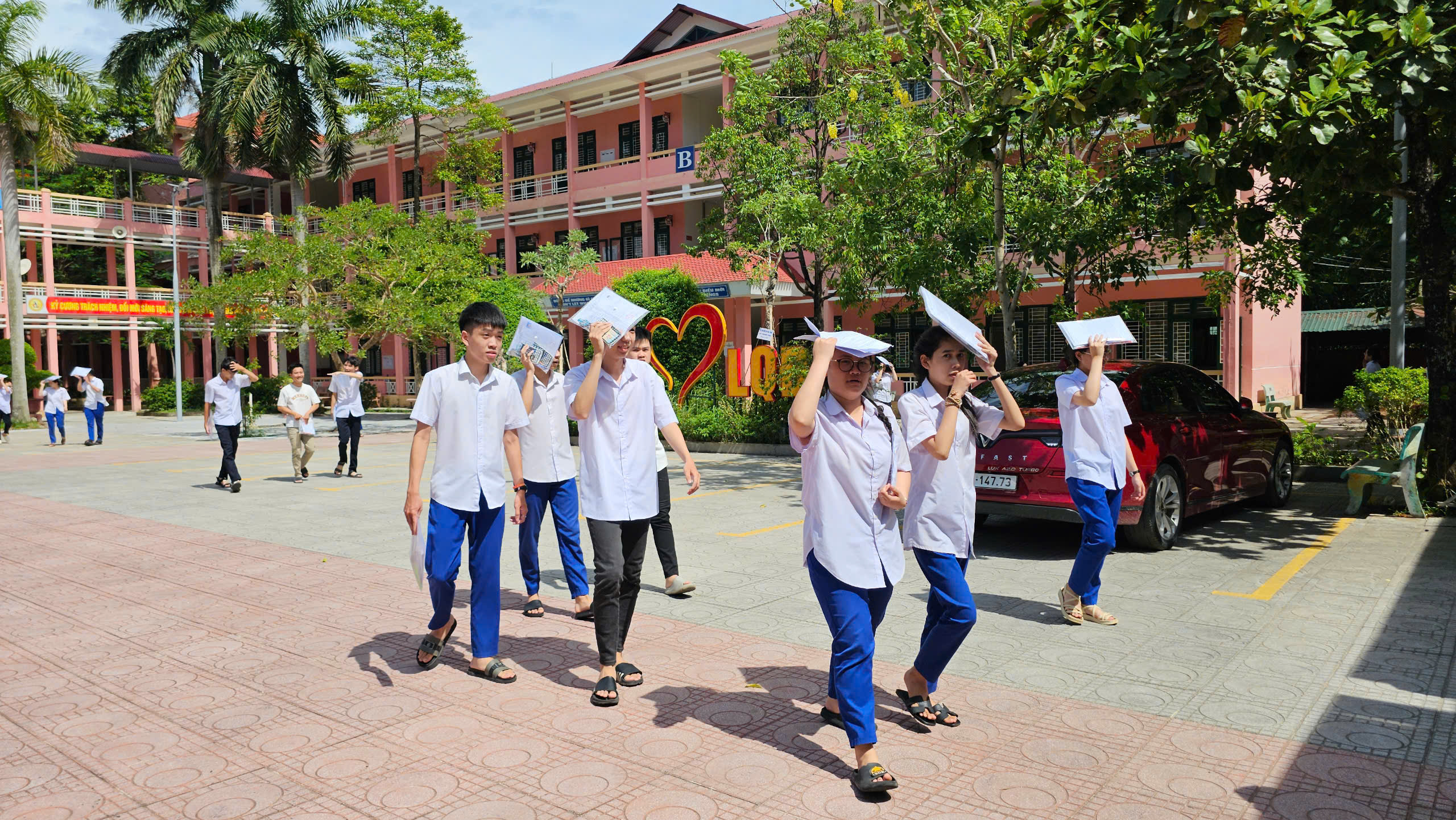 Hơn 8.800 thí sinh hoàn thành bài thi tự chọn kỳ thi tốt nghiệp THPT 
