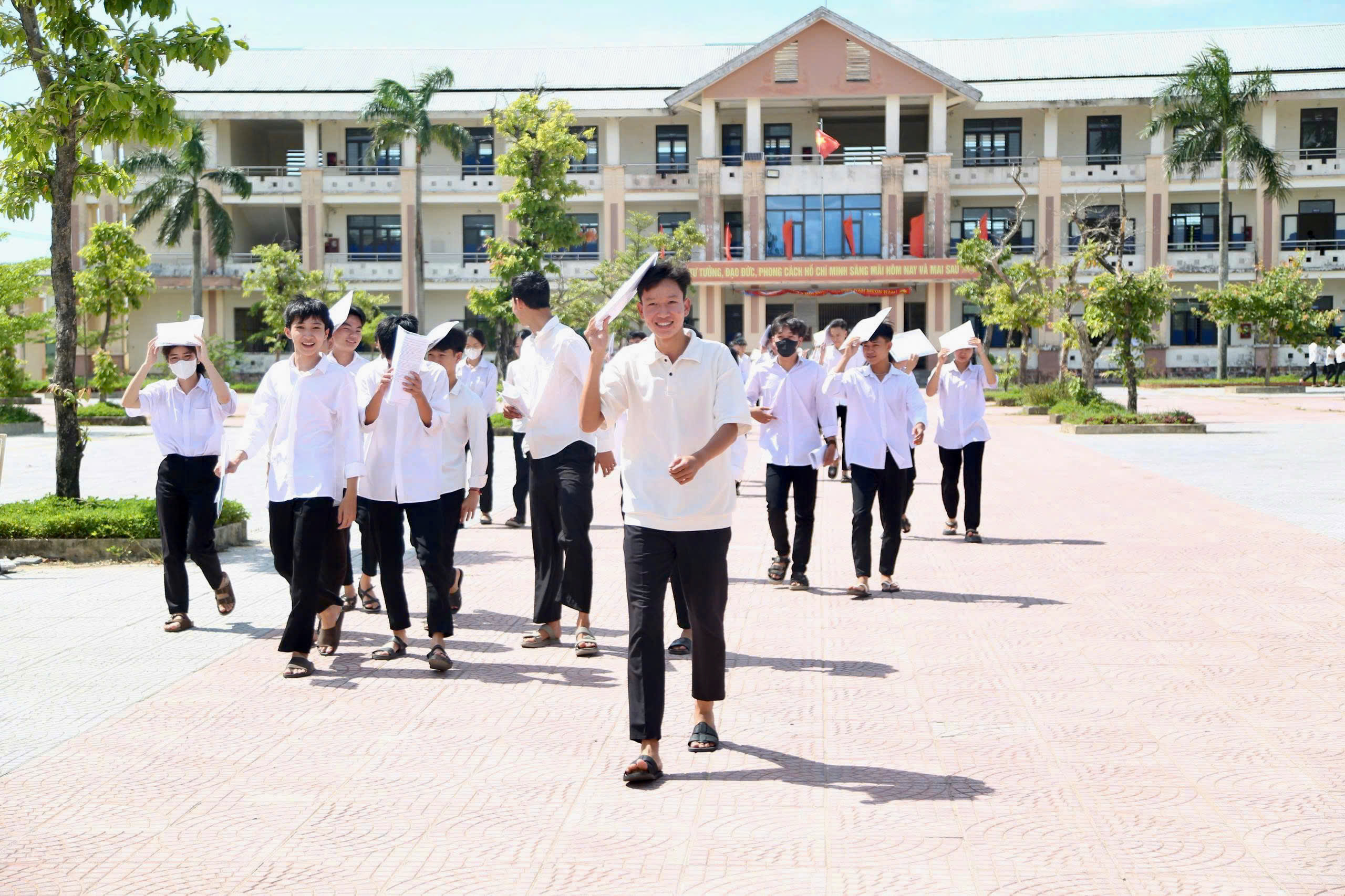 Hơn 8.800 thí sinh hoàn thành bài thi tự chọn kỳ thi tốt nghiệp THPT 
