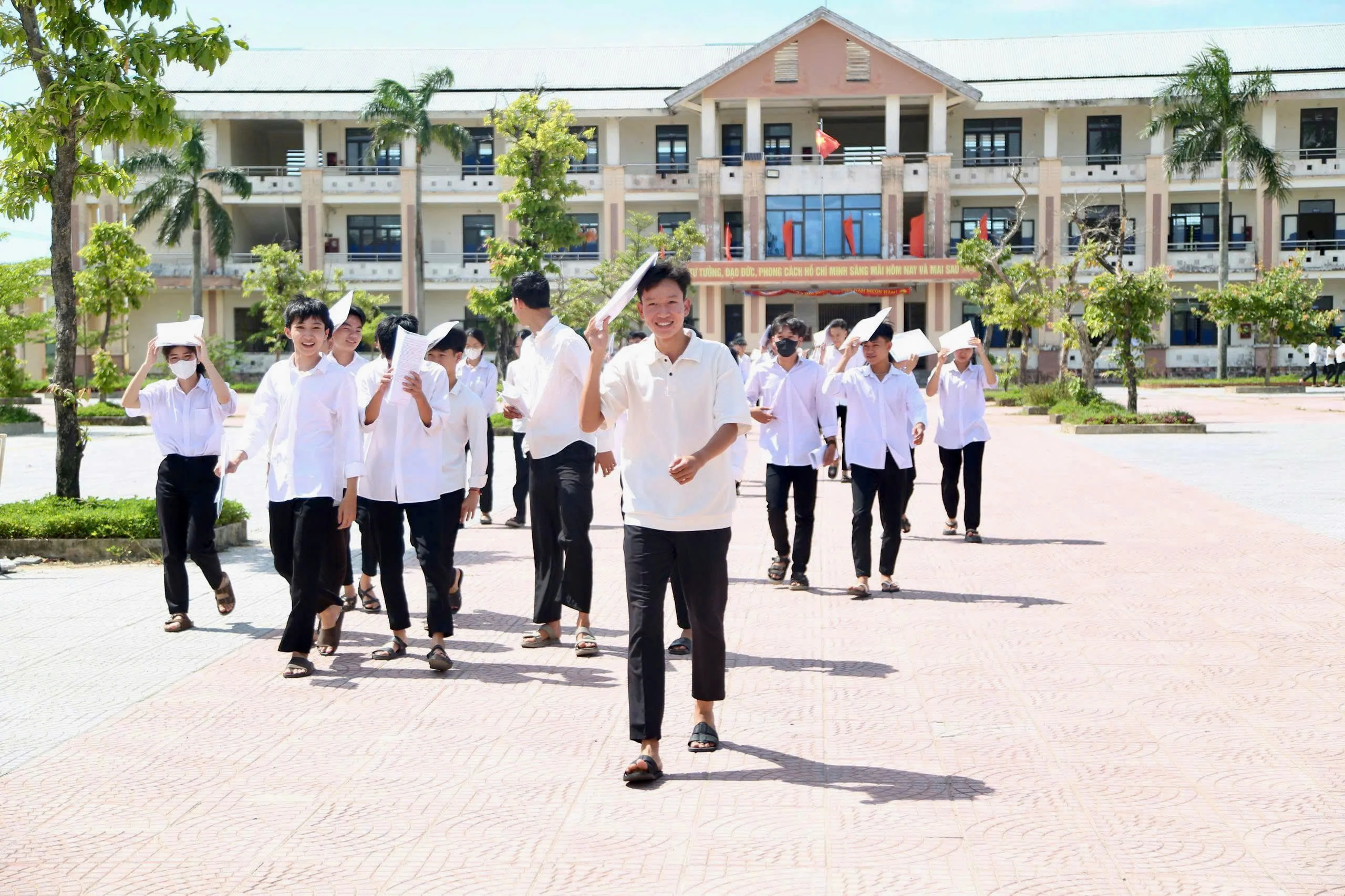 Hơn 8.800 thí sinh hoàn thành bài thi tự chọn kỳ thi tốt nghiệp THPT
