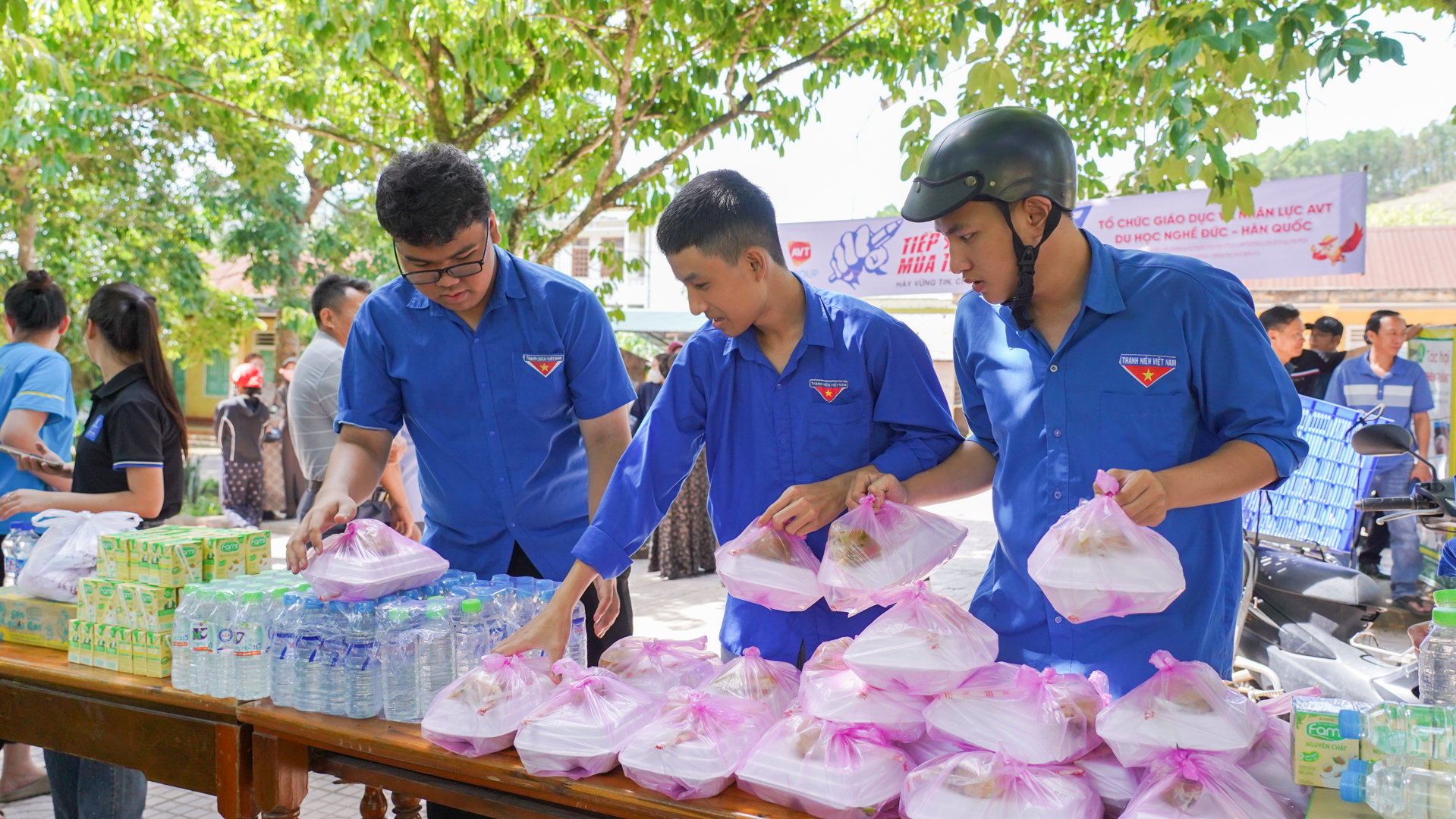 Hỗ trợ hàng trăm suất cơm cho thí sinh vùng núi thi tốt nghiệp THPT 2025