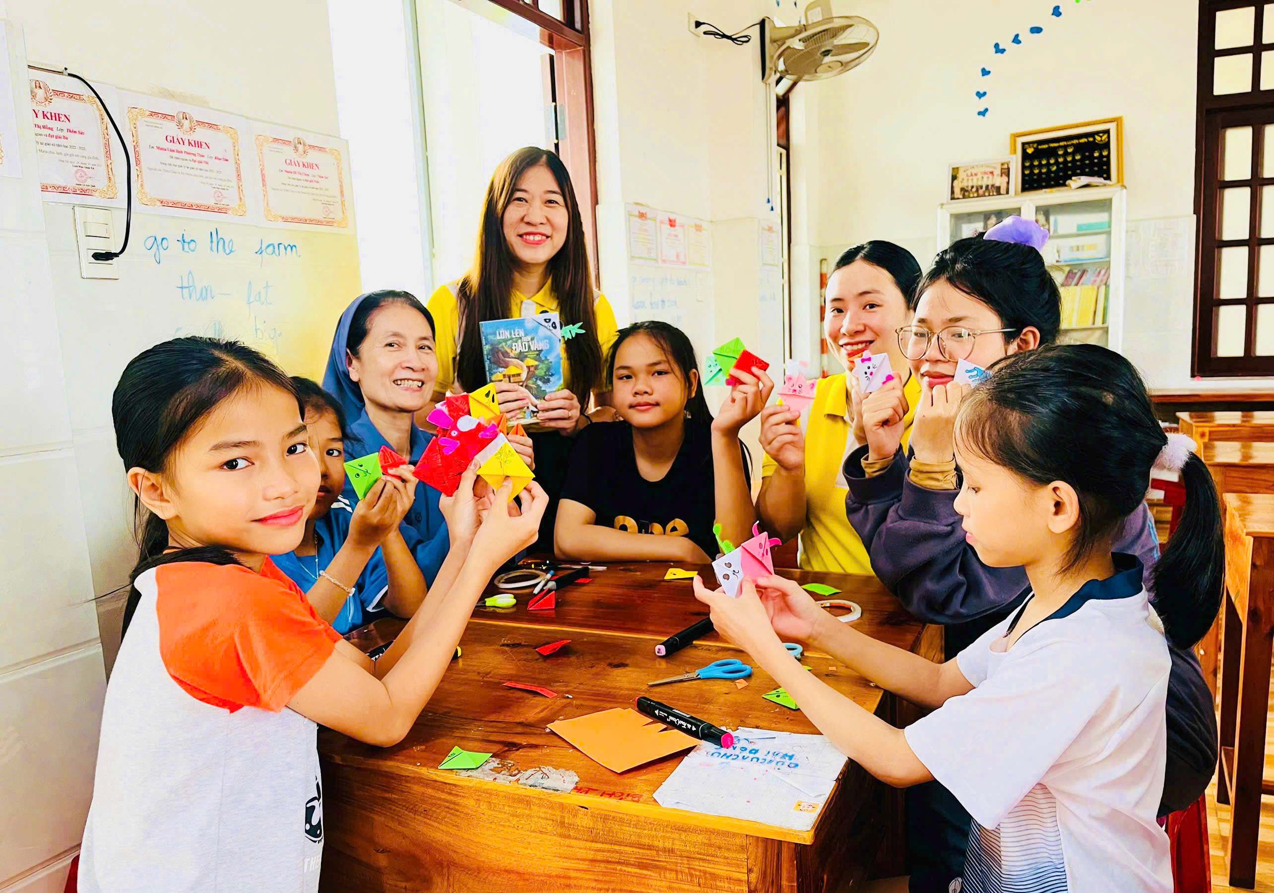 Tiếp sức trẻ mồ côi bằng kỹ năng sống