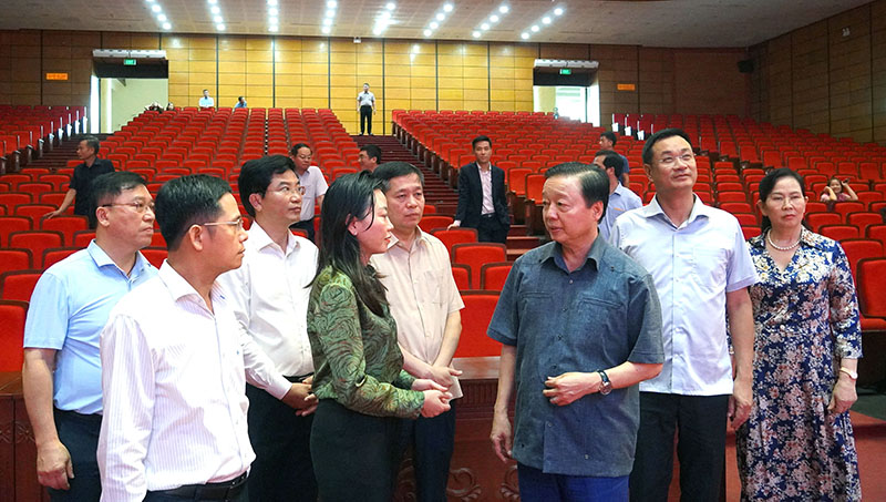Phó Thủ tướng Chính phủ Trần Hồng Hà kiểm tra công tác chuẩn bị lễ công bố sáp nhập đơn vị hành chính