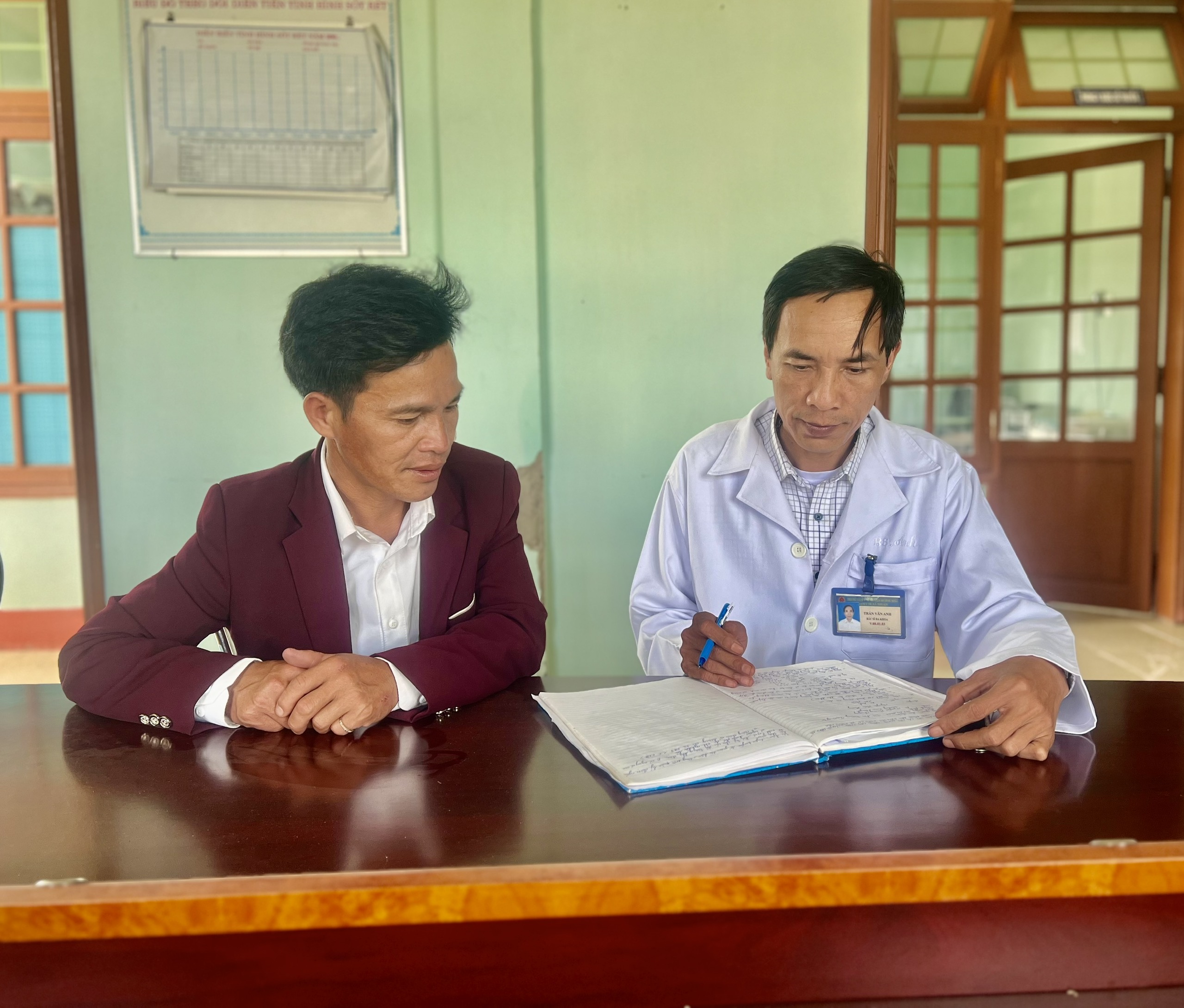 Những cống hiến thầm lặng của y tế thôn bản